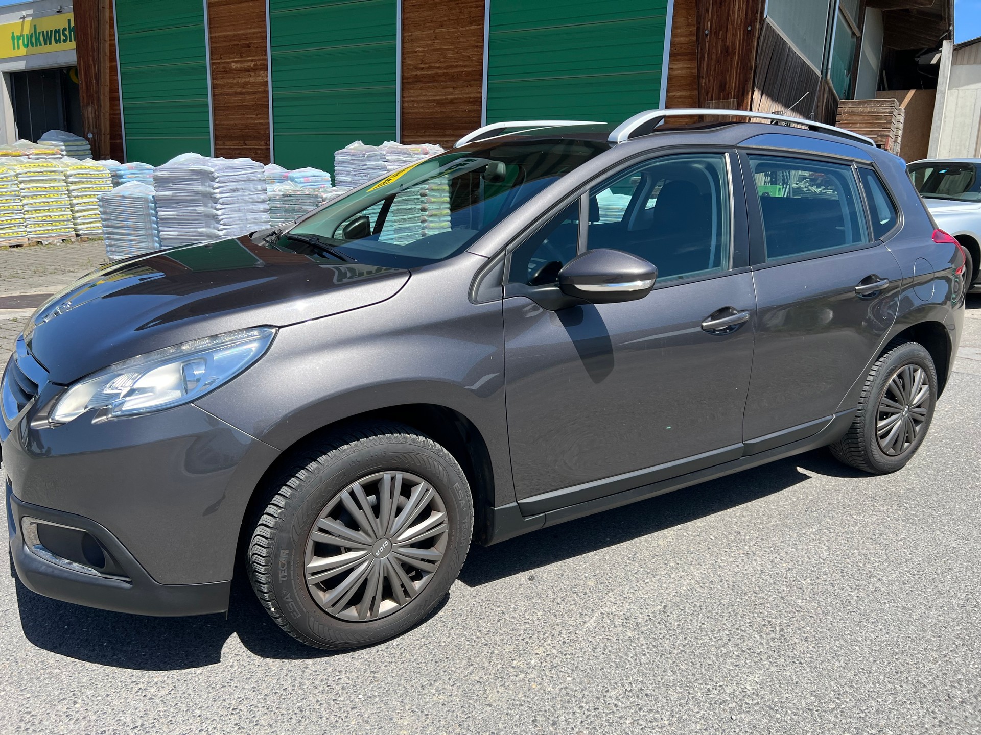 PEUGEOT 2008 1.6 e-HDi Active-image-1
