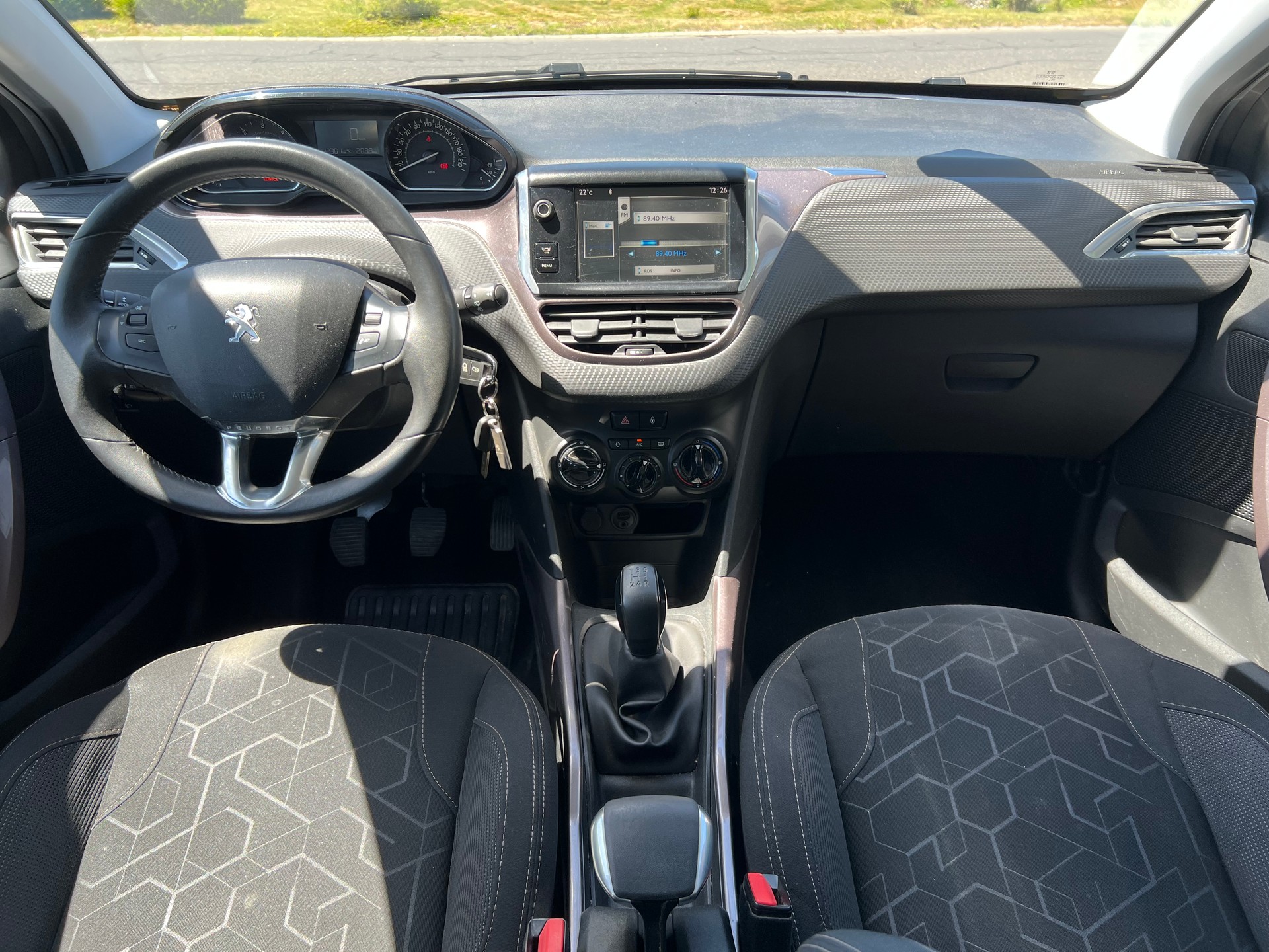 PEUGEOT 2008 1.6 e-HDi Active-image-12