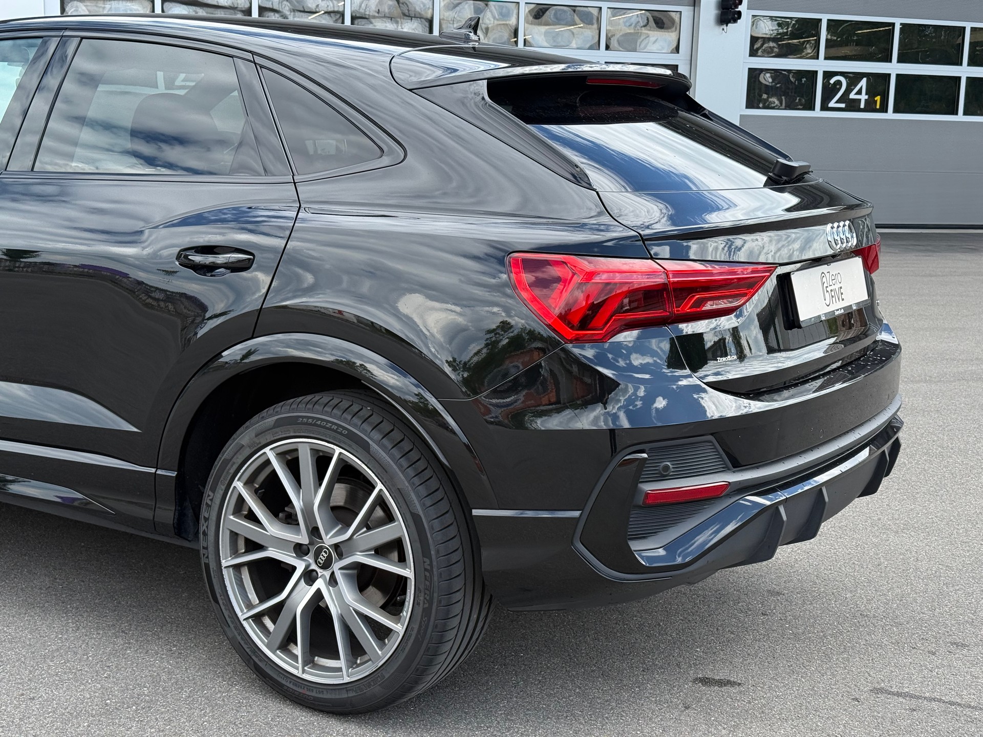 AUDI Q3 Sportback 40 TDI S line quattro S-tronic-image-4