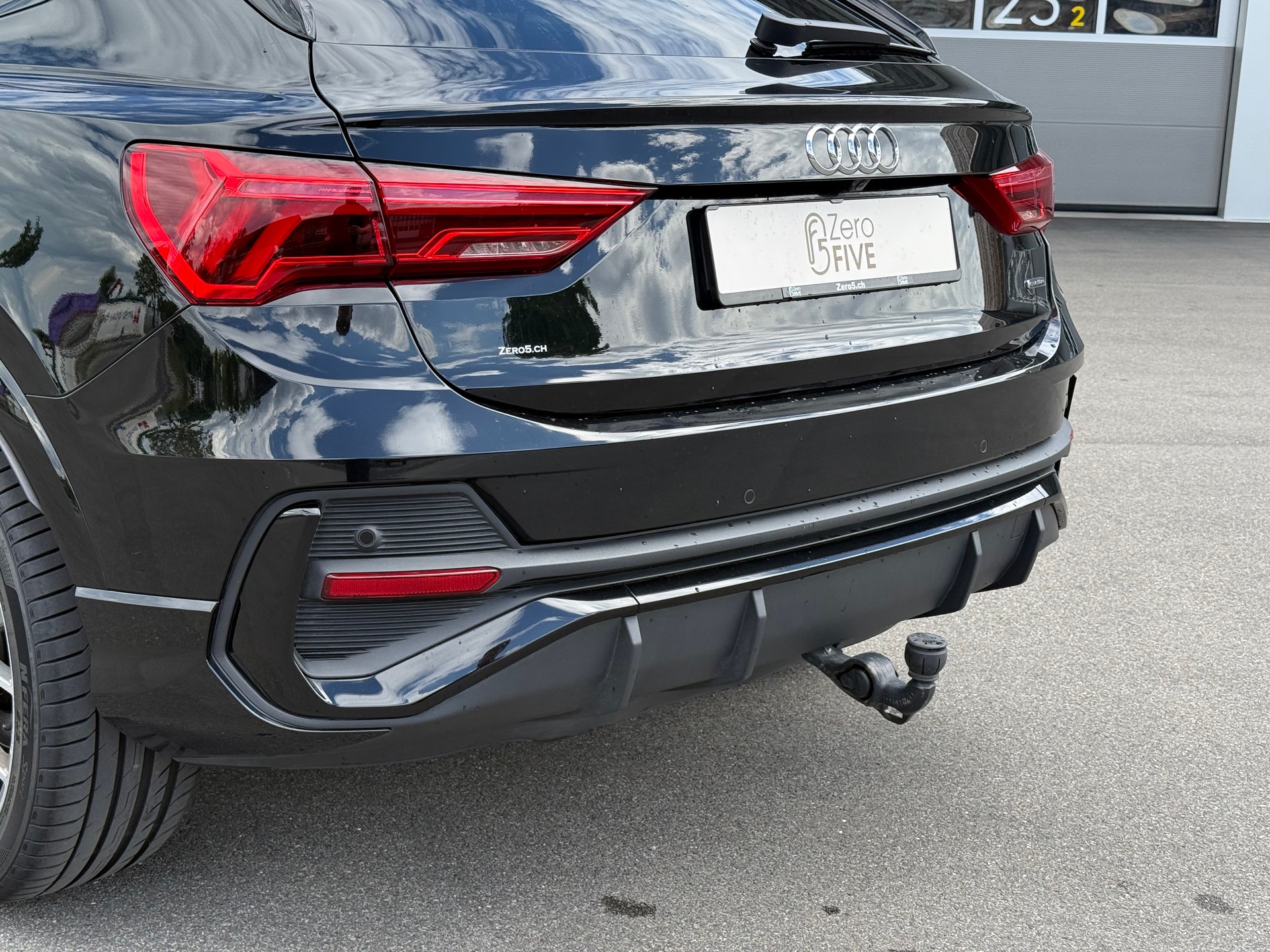 AUDI Q3 Sportback 40 TDI S line quattro S-tronic-image-6