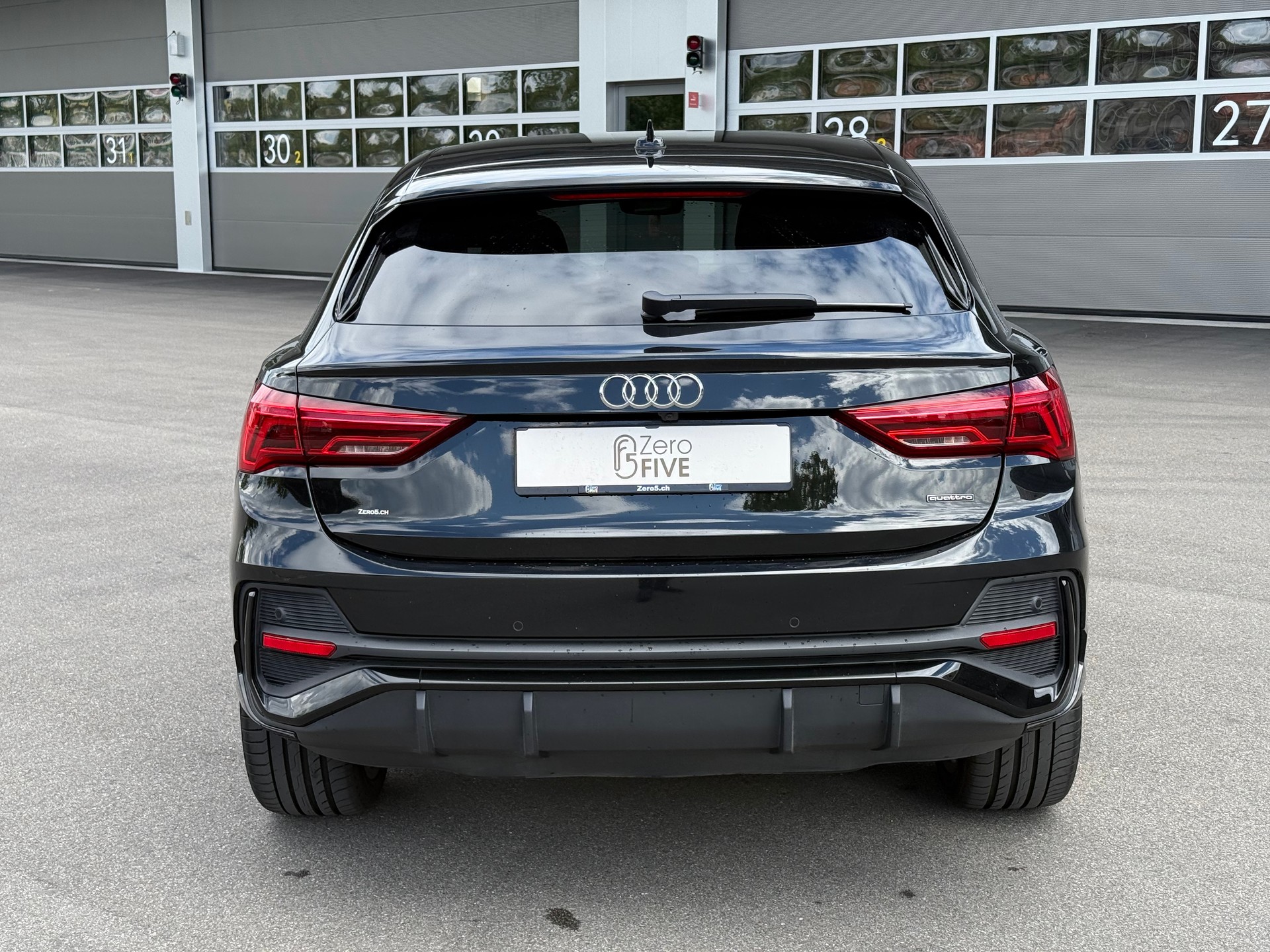 AUDI Q3 Sportback 40 TDI S line quattro S-tronic-image-5