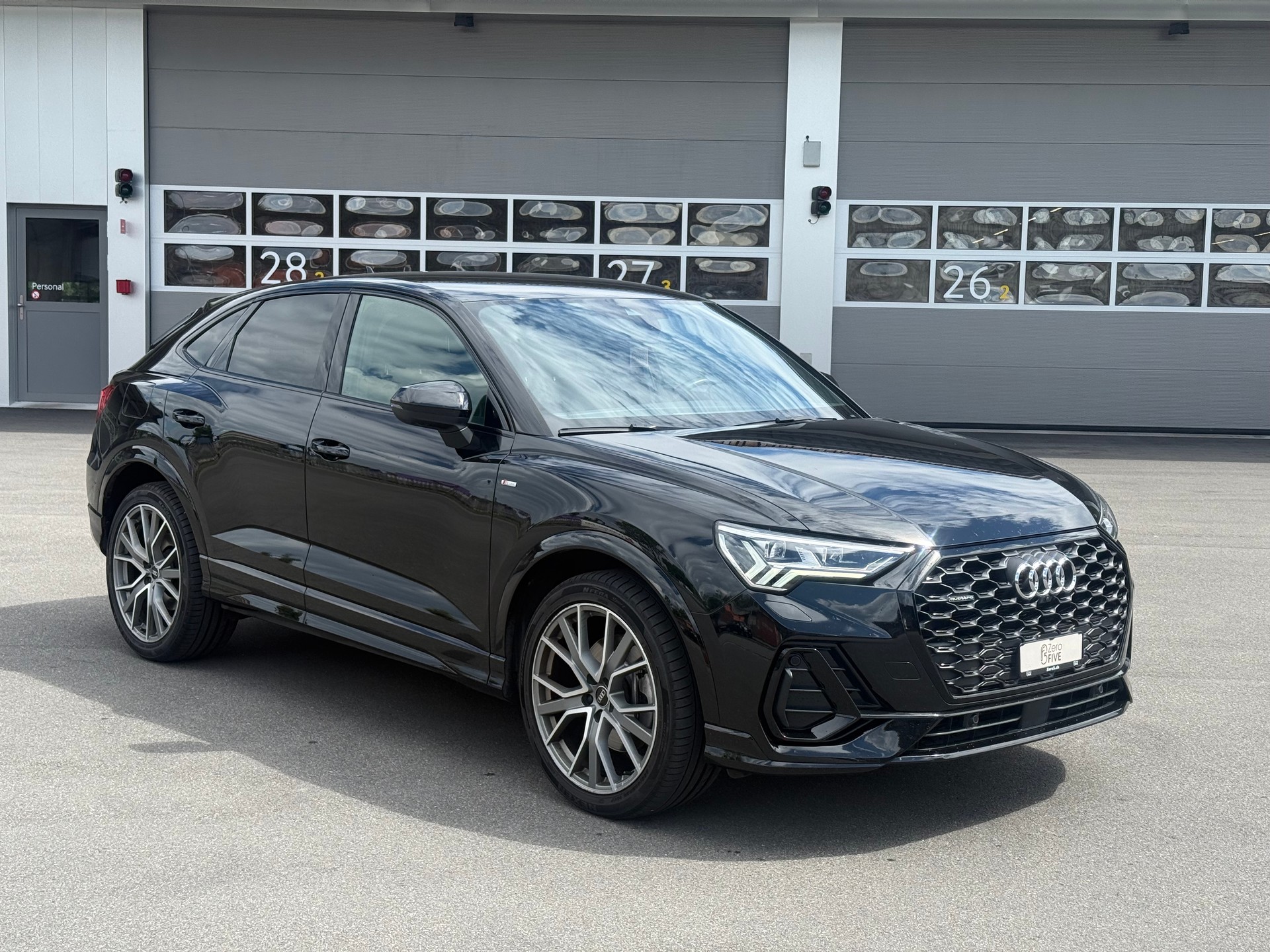 AUDI Q3 Sportback 40 TDI S line quattro S-tronic-image-0