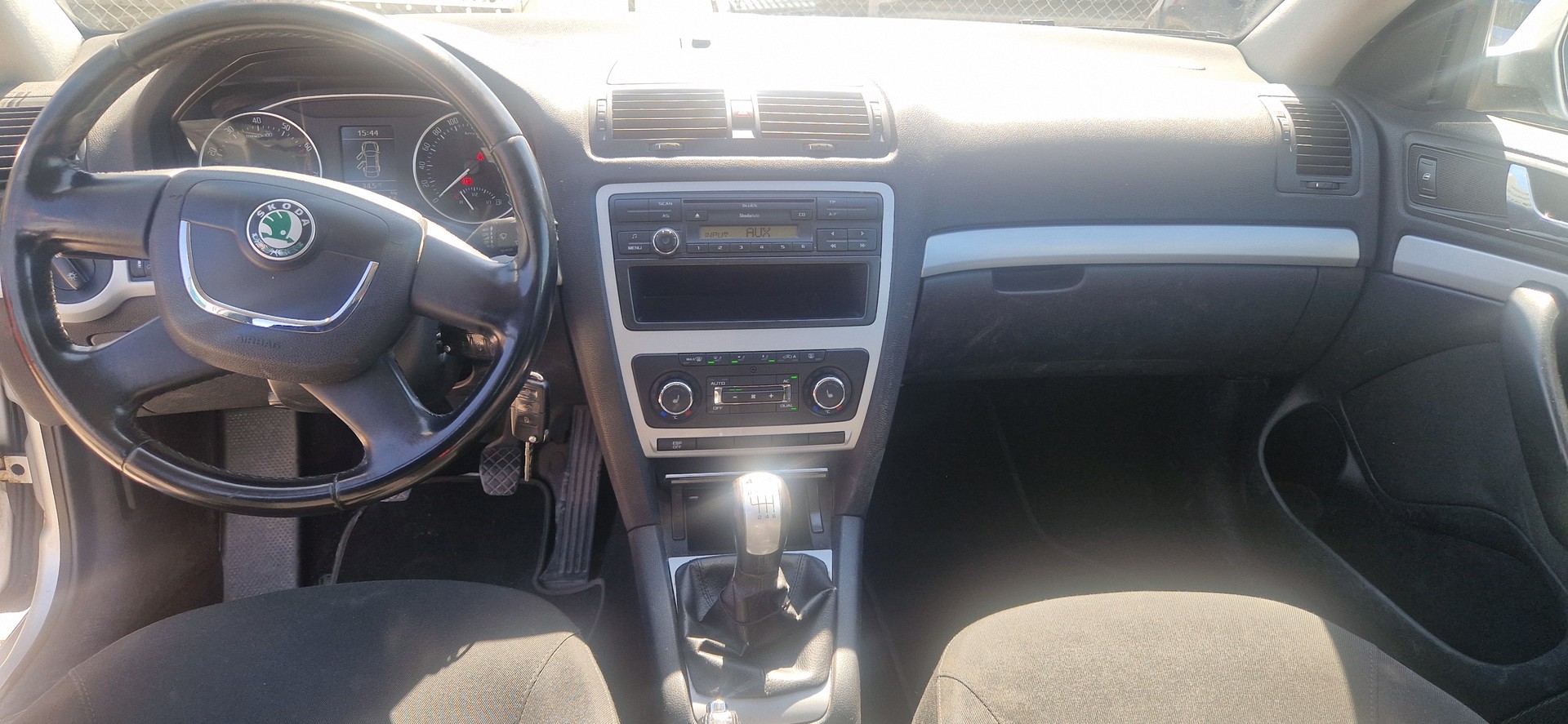 SKODA Octavia Combi 1.8 TSI 50Years 4x4-image-7