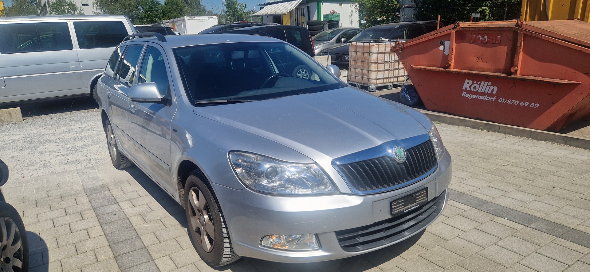 SKODA Octavia Combi 1.8 TSI 50Years 4x4-image-2