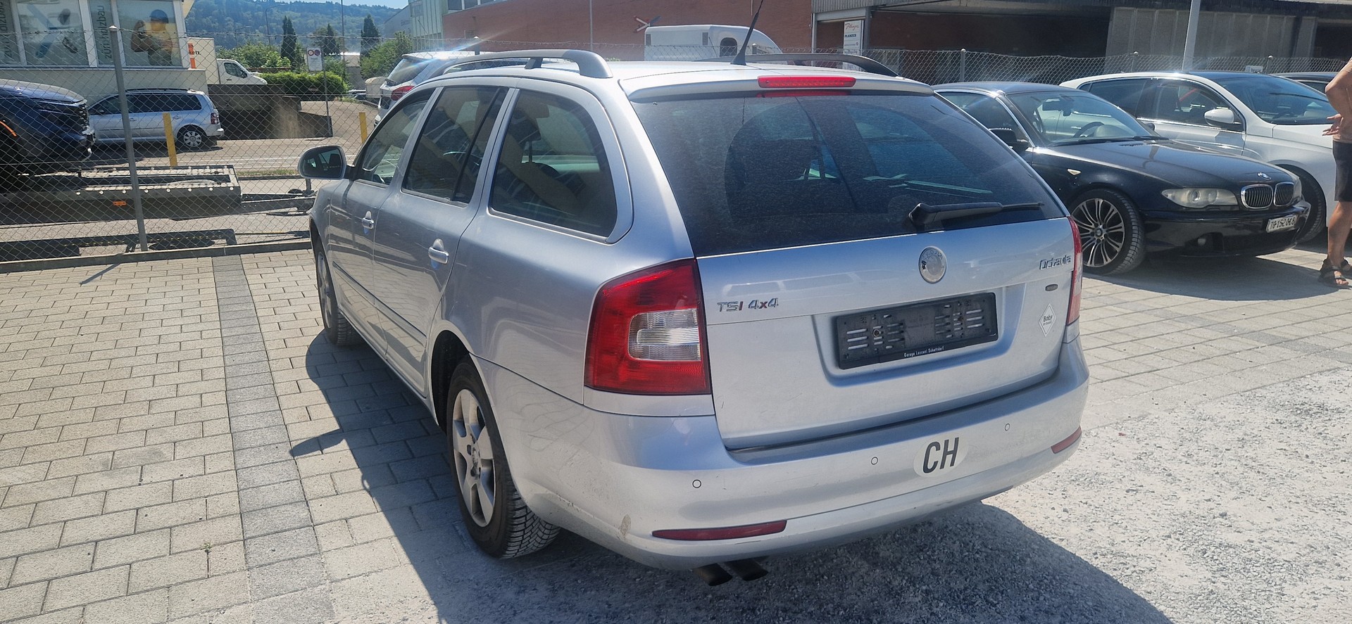 SKODA Octavia Combi 1.8 TSI 50Years 4x4-image-4