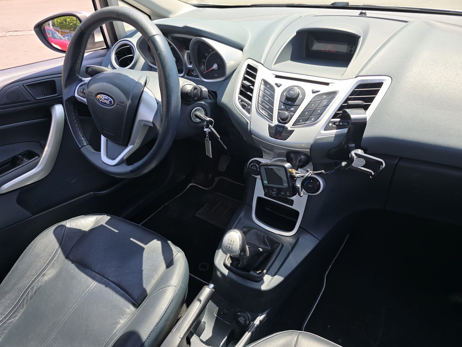 FORD Fiesta 1.6 16V TDCi Titanium-image-13