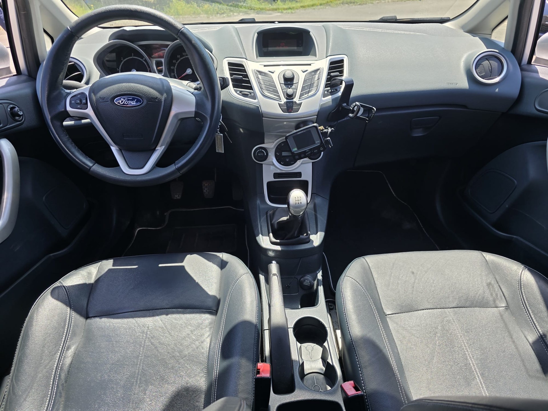 FORD Fiesta 1.6 16V TDCi Titanium-image-8