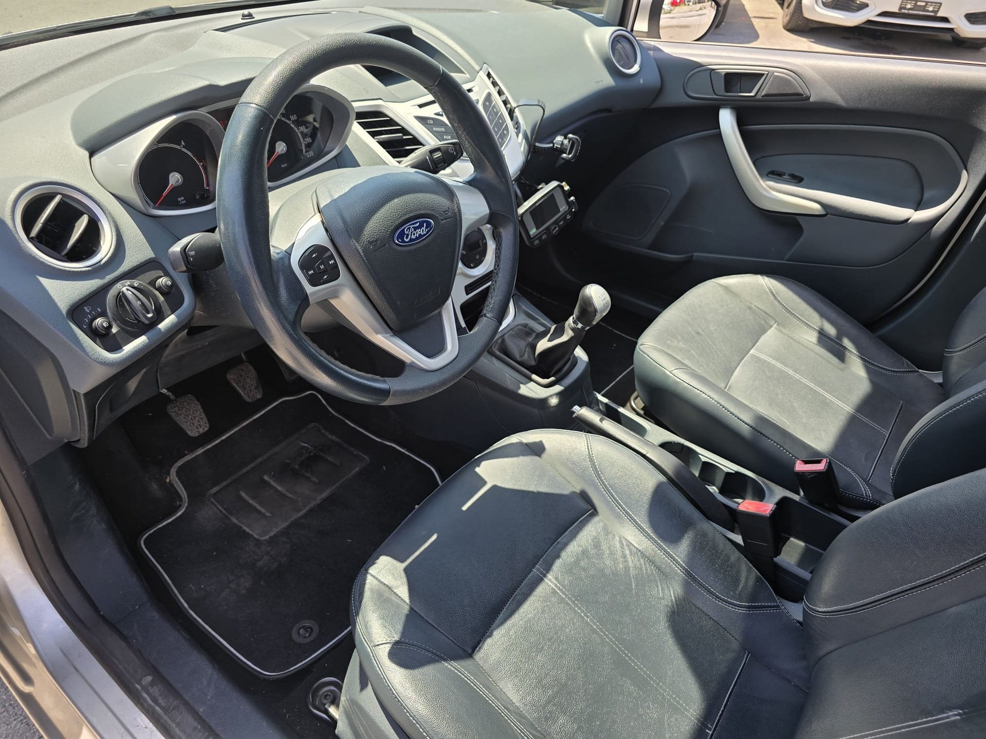 FORD Fiesta 1.6 16V TDCi Titanium-image-11