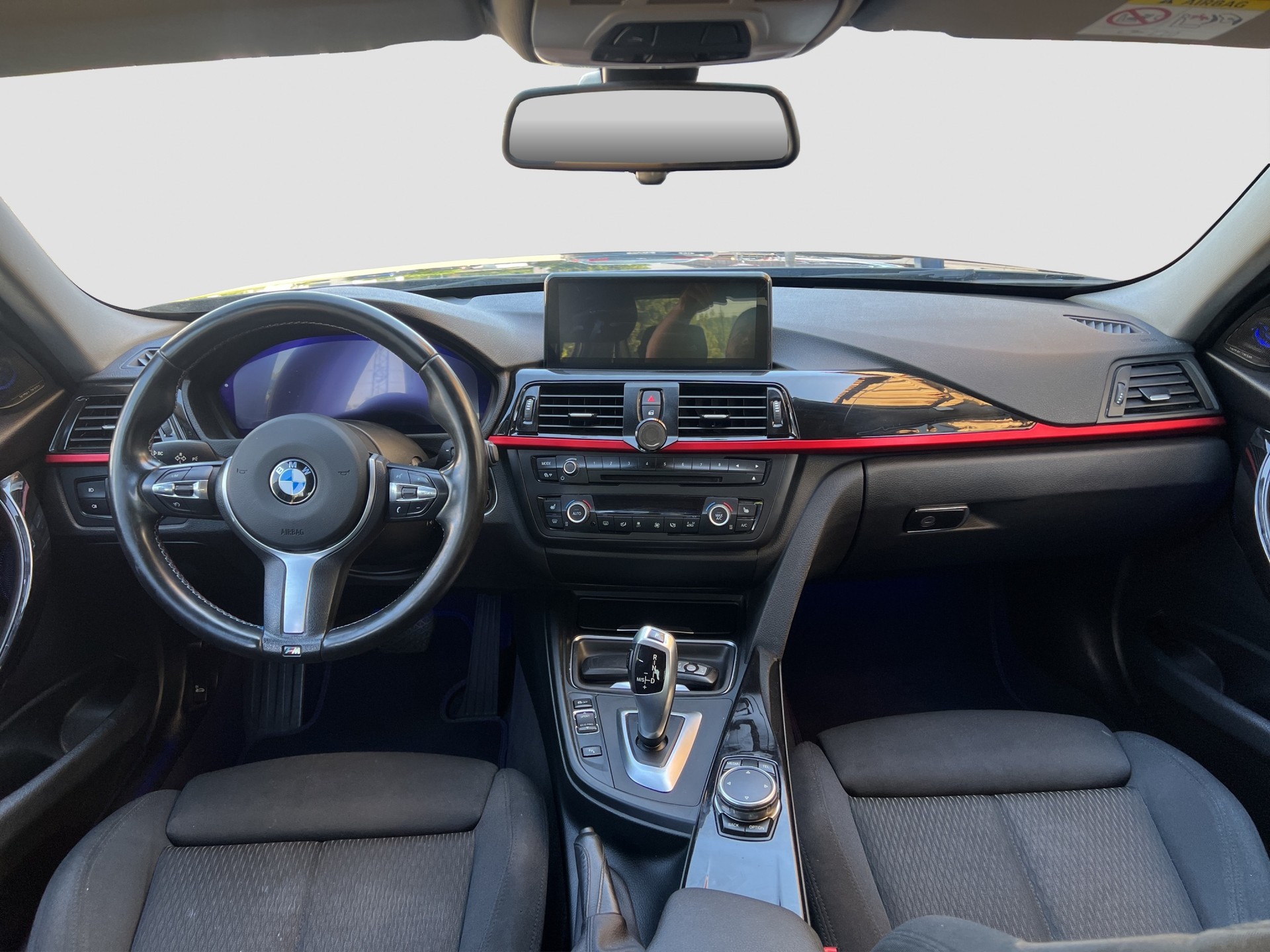 BMW 318d Sport Line Steptronic-image-12
