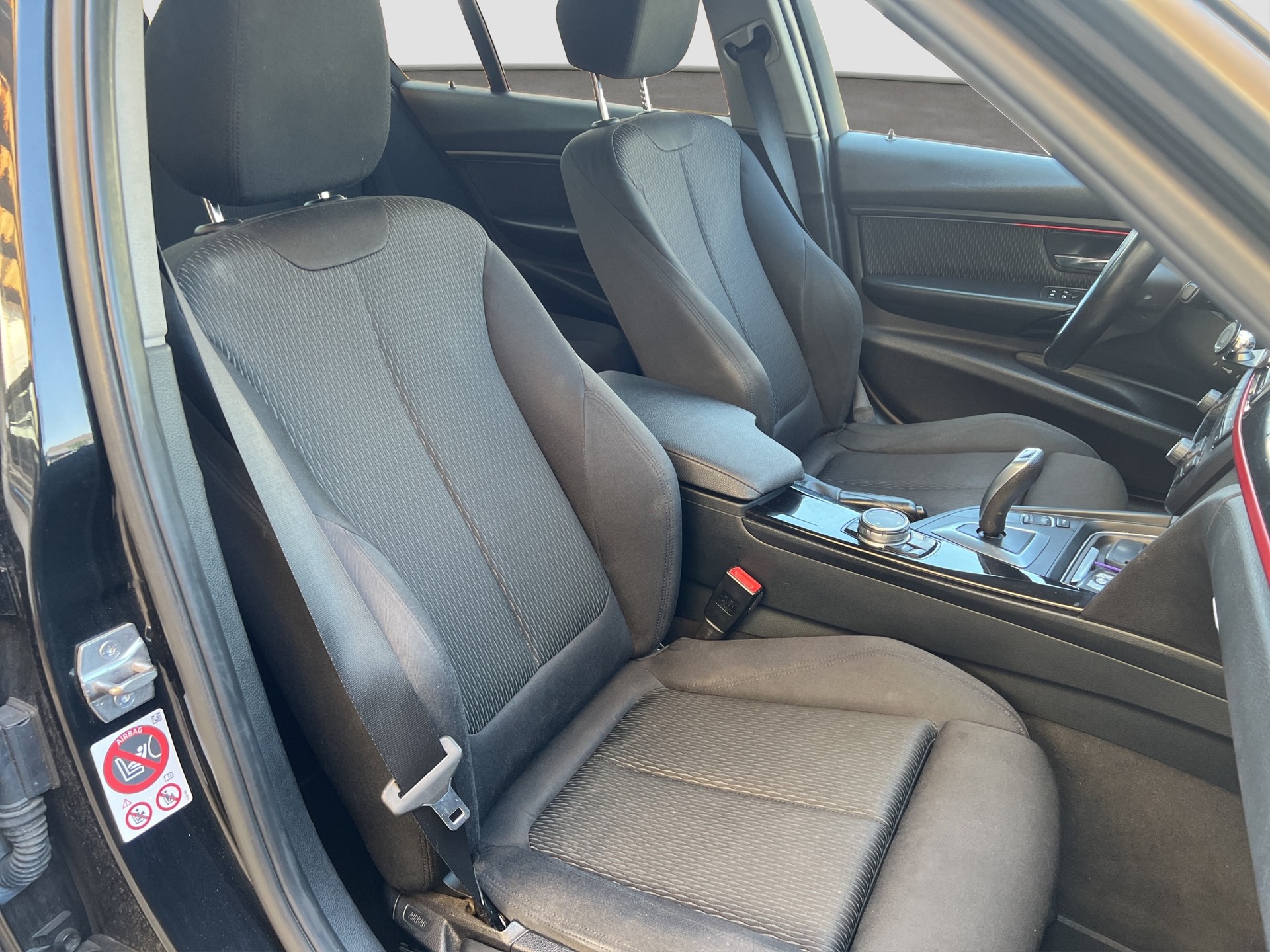 BMW 318d Sport Line Steptronic-image-10