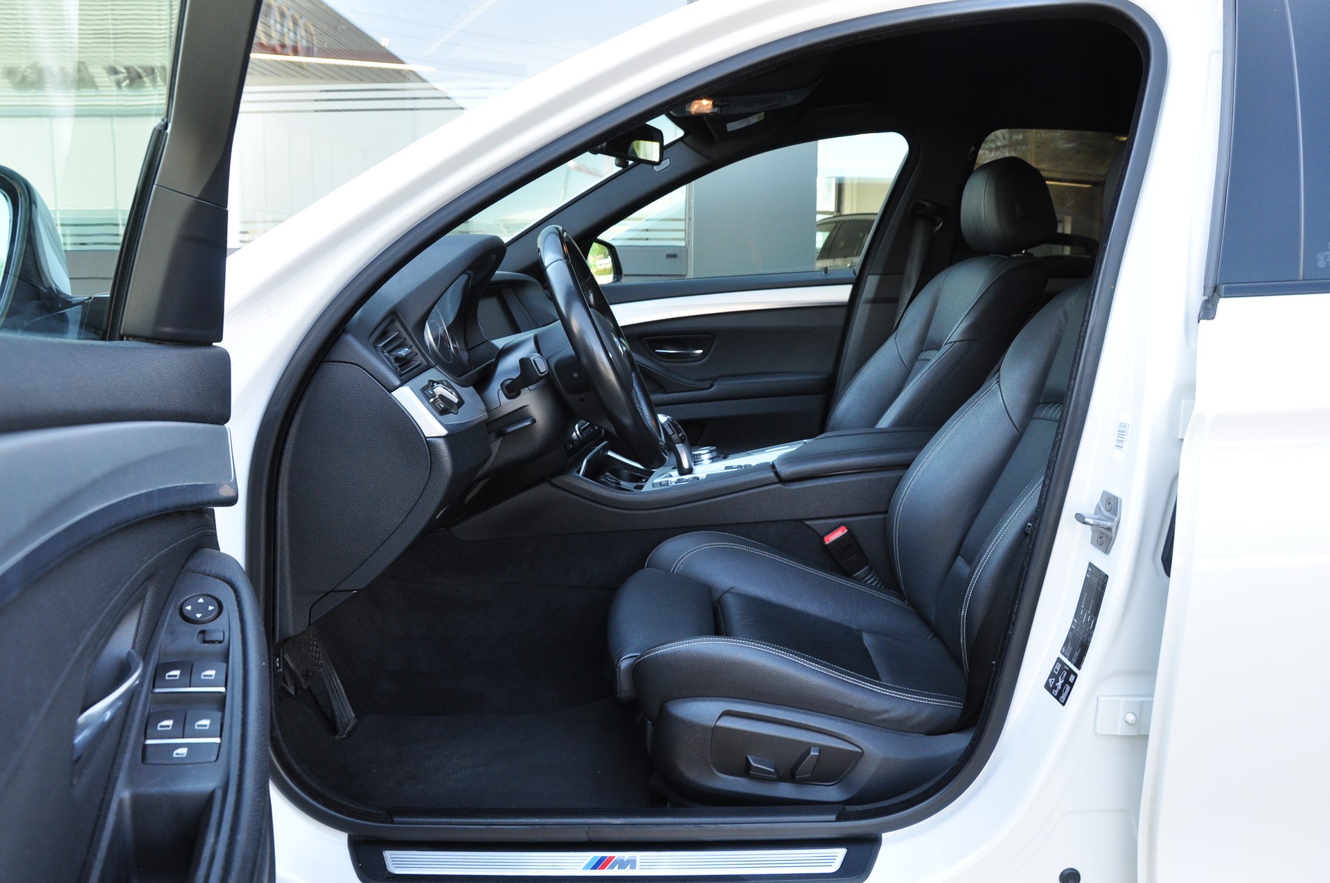 BMW 525d xDrive Steptronic M Sport-image-17