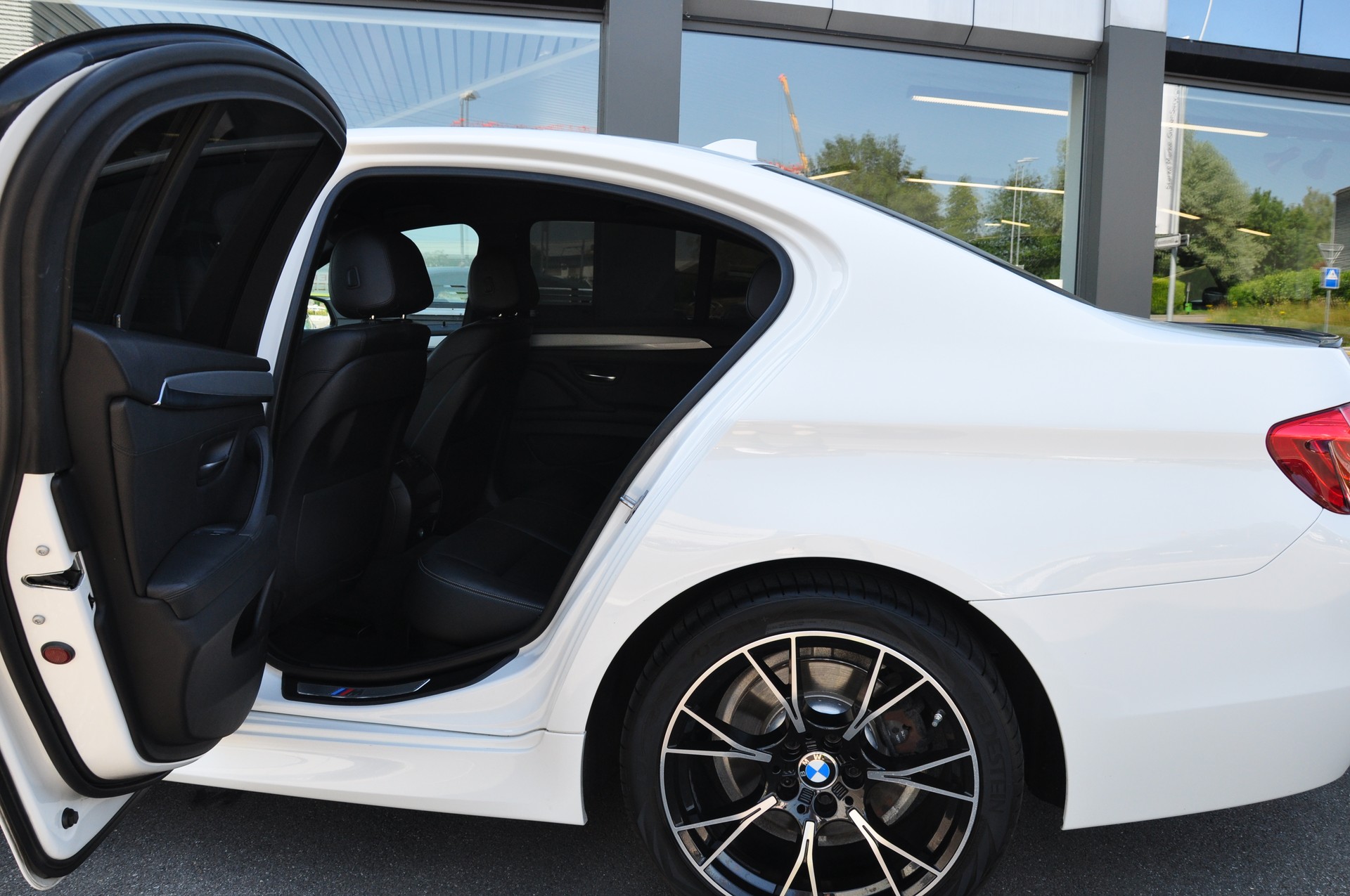 BMW 525d xDrive Steptronic M Sport-image-10