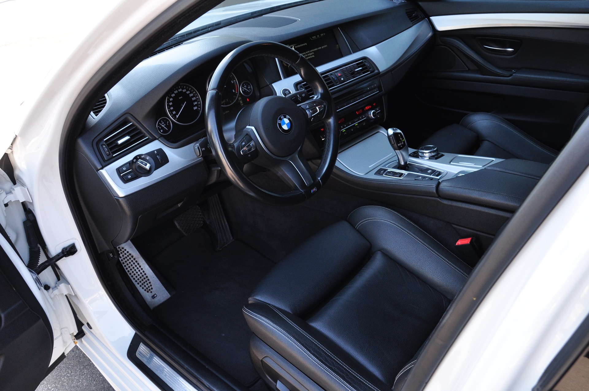 BMW 525d xDrive Steptronic M Sport-image-12