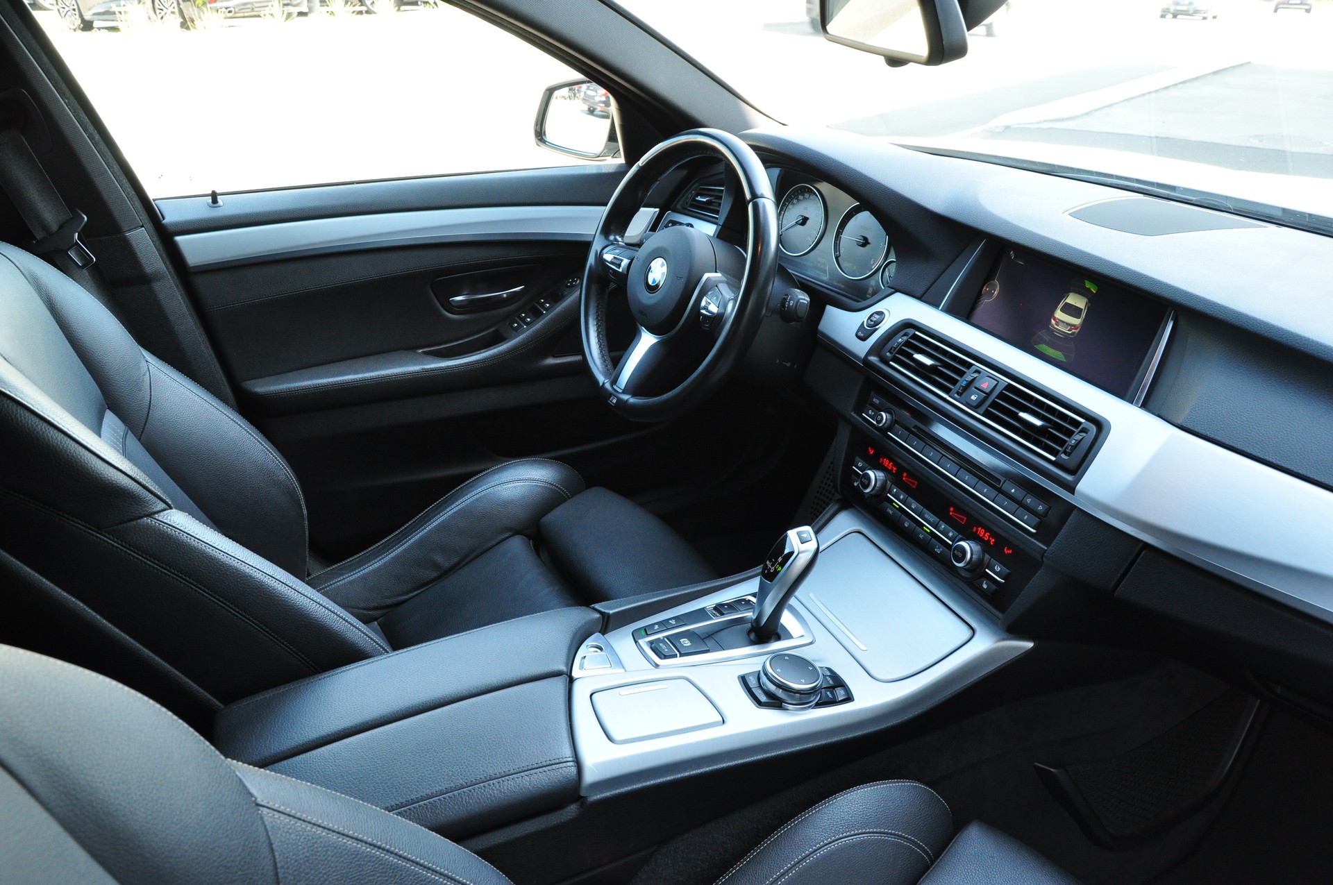 BMW 525d xDrive Steptronic M Sport-image-13