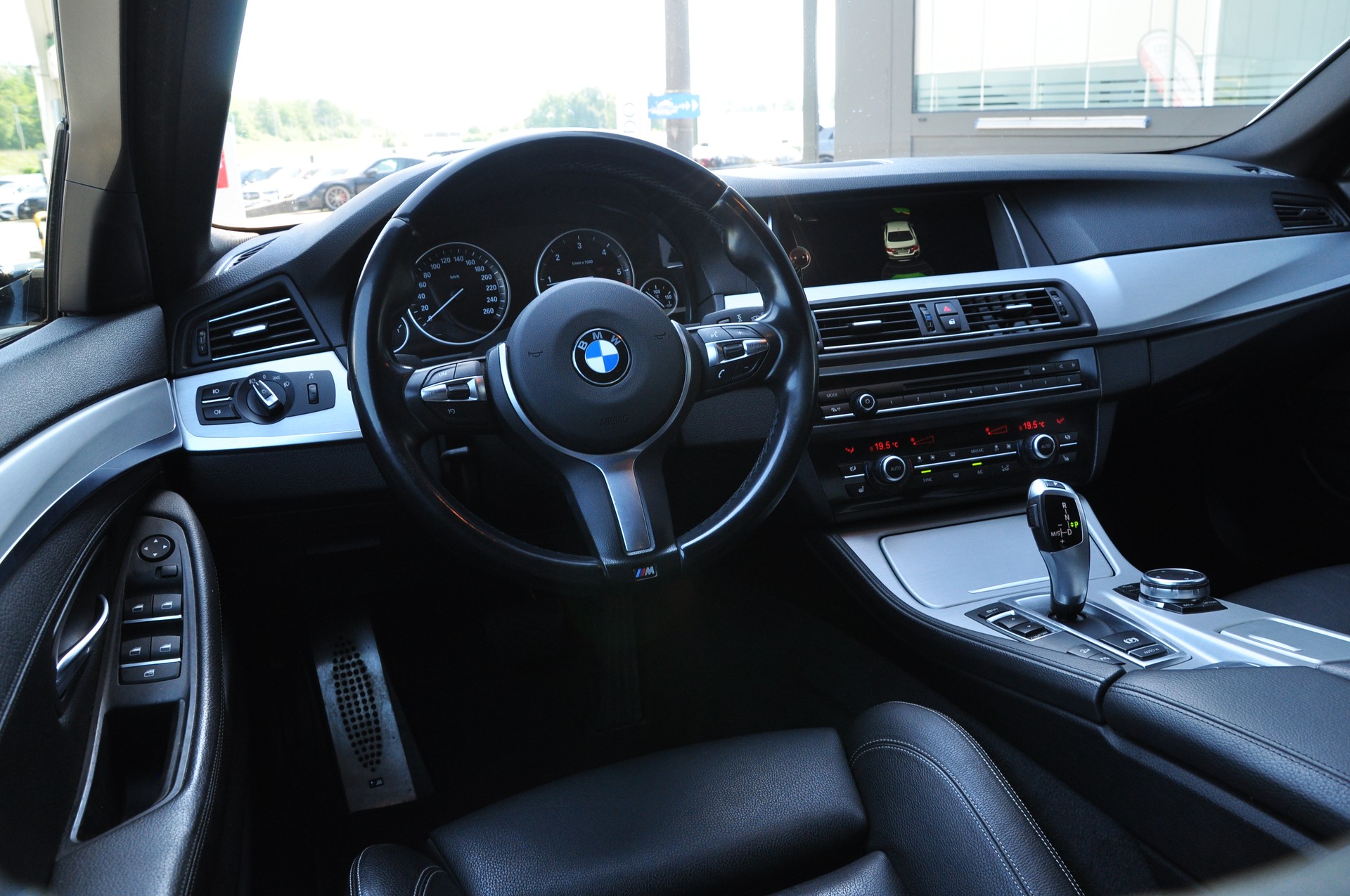 BMW 525d xDrive Steptronic M Sport-image-11