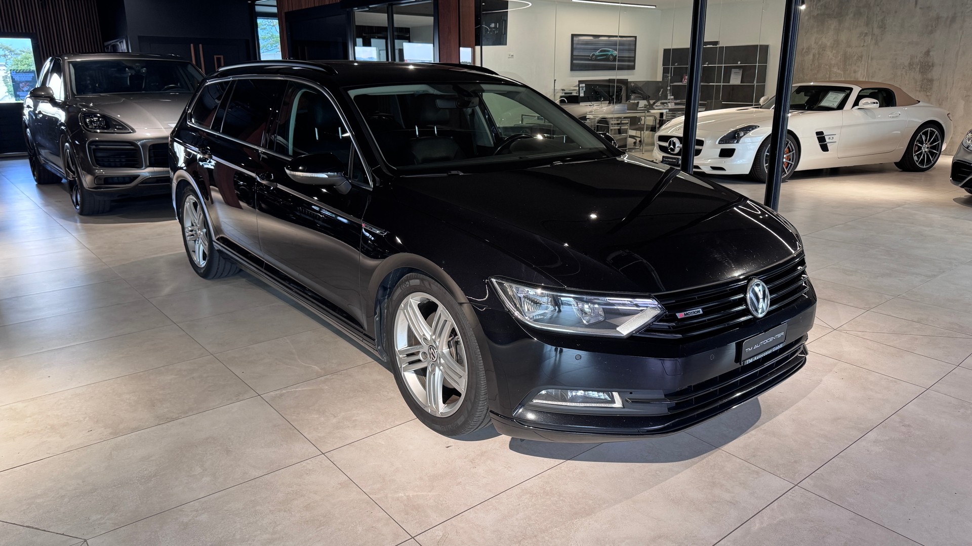 VW Passat Variant 2.0 TDI BMT Highline DSG 4Motion-image-1
