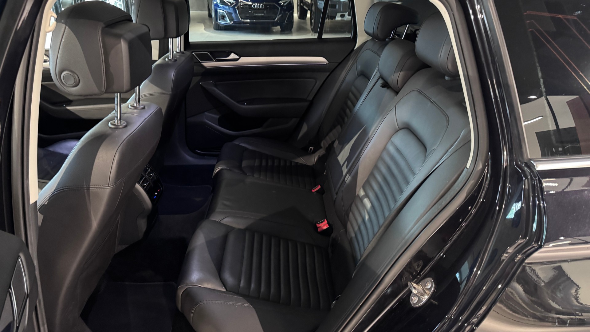 VW Passat Variant 2.0 TDI BMT Highline DSG 4Motion-image-7