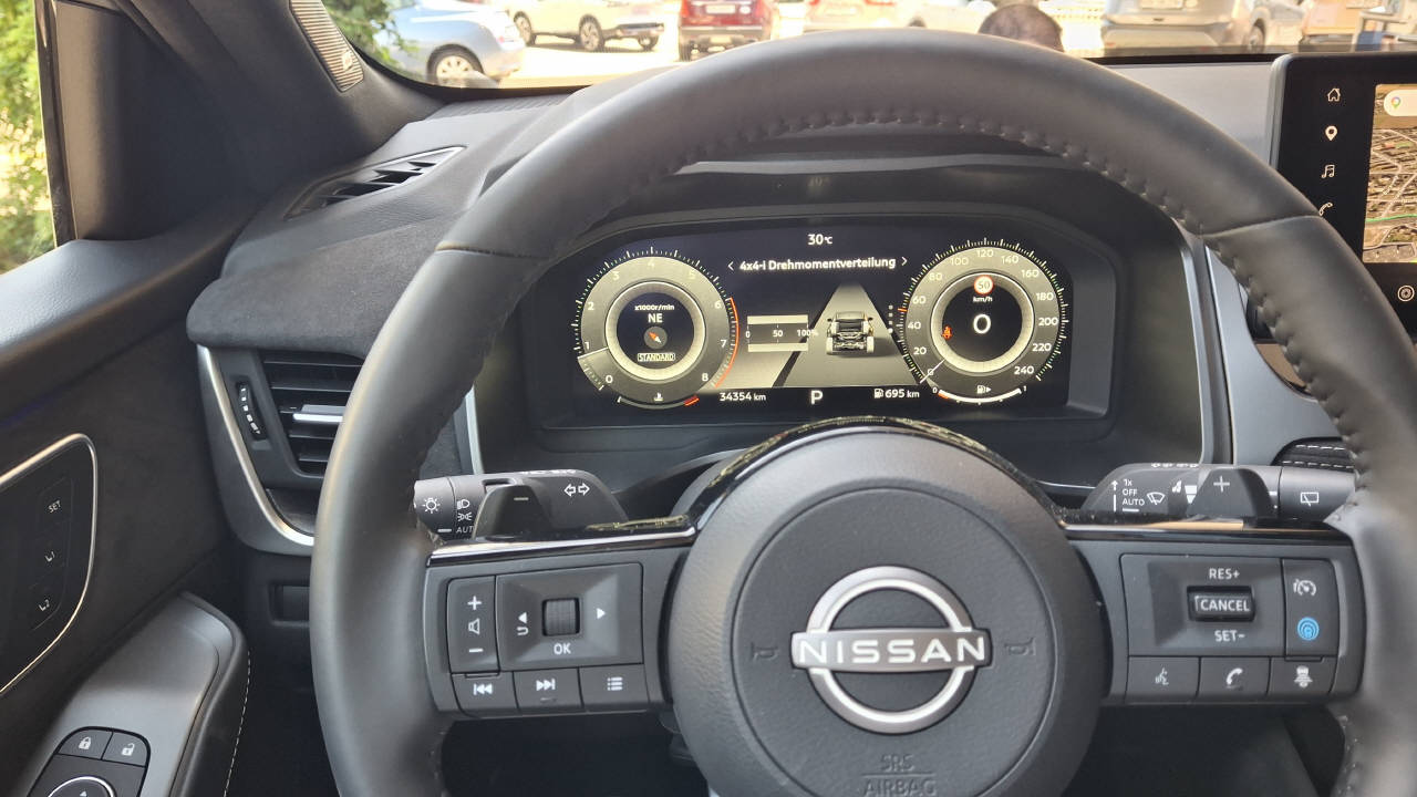 NISSAN Qashqai 1.3 DIG-T Tekna+ 4x4-image-10