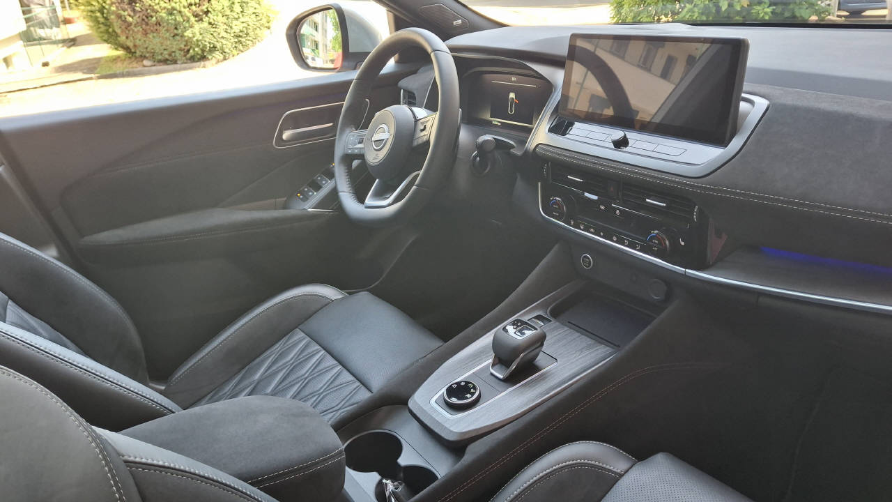 NISSAN Qashqai 1.3 DIG-T Tekna+ 4x4-image-5
