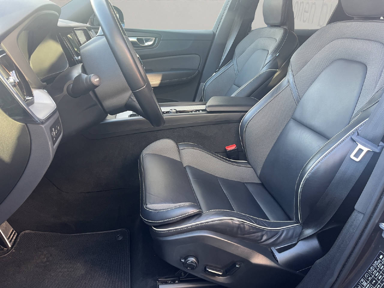 VOLVO XC60 2.0 T6 TE R-Design eAWD-image-10