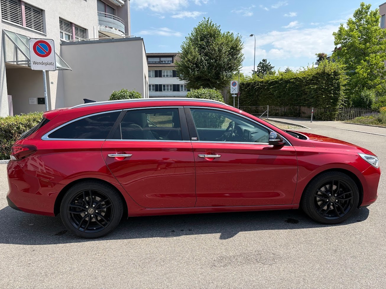 HYUNDAI i30 1.6 CRDi Vertex-image-1