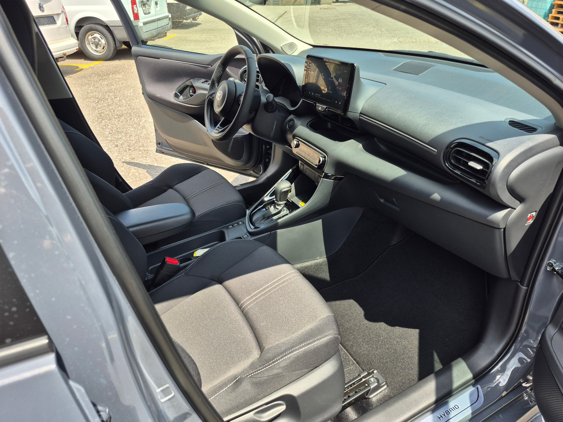 TOYOTA Yaris 1.5 Trend e-CVT-image-12