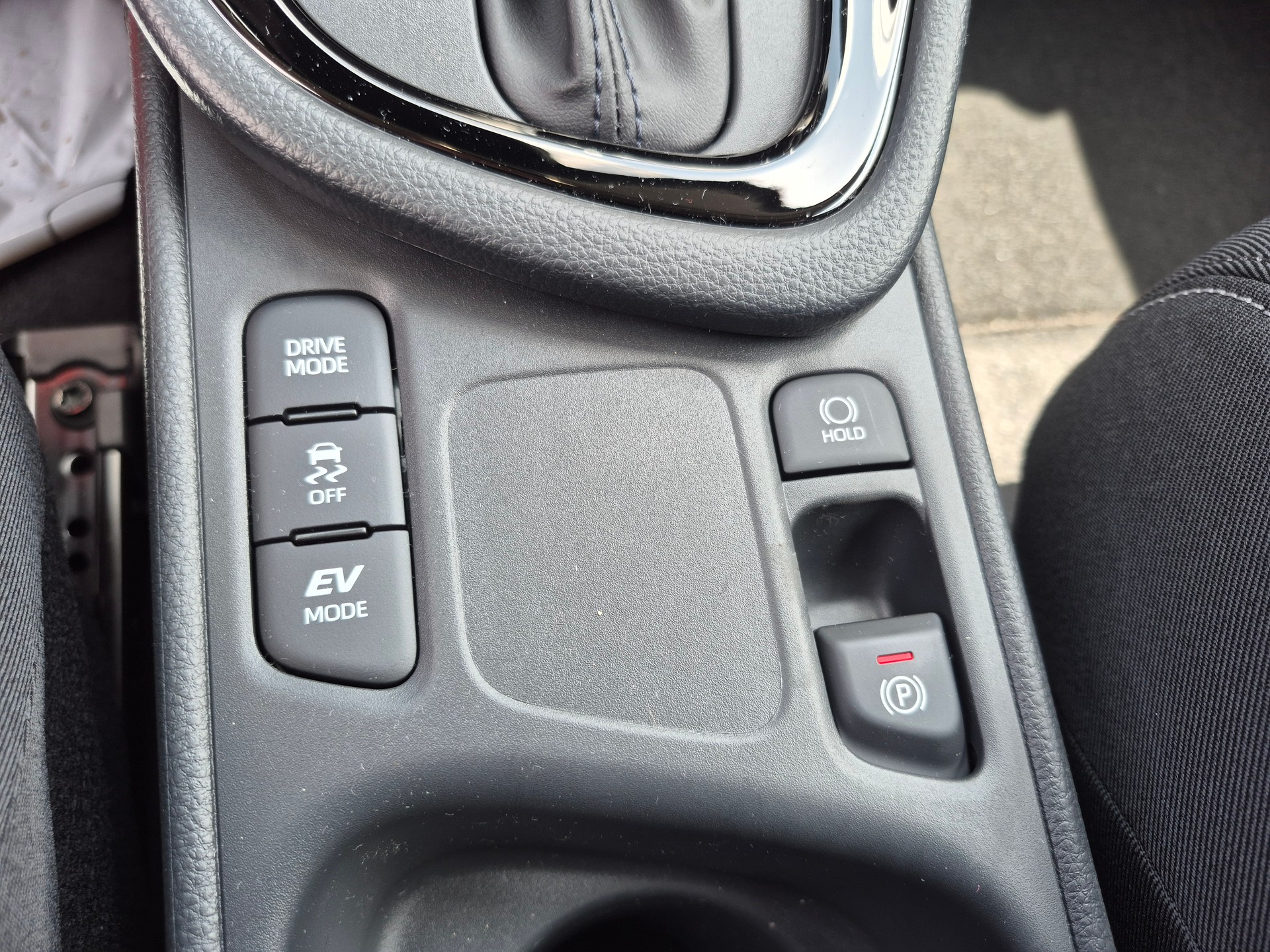 TOYOTA Yaris 1.5 Trend e-CVT-image-18