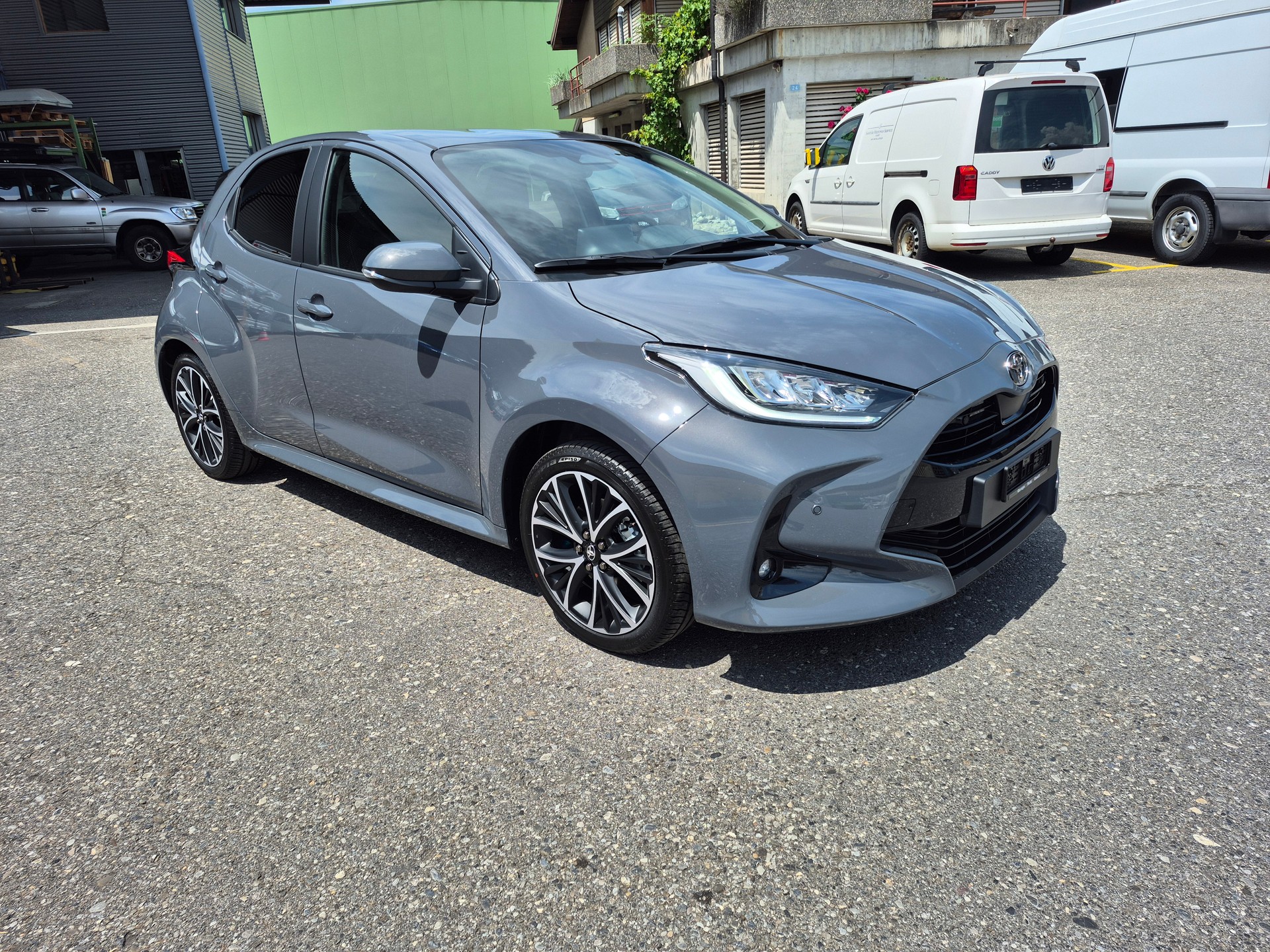 TOYOTA Yaris 1.5 Trend e-CVT-image-2