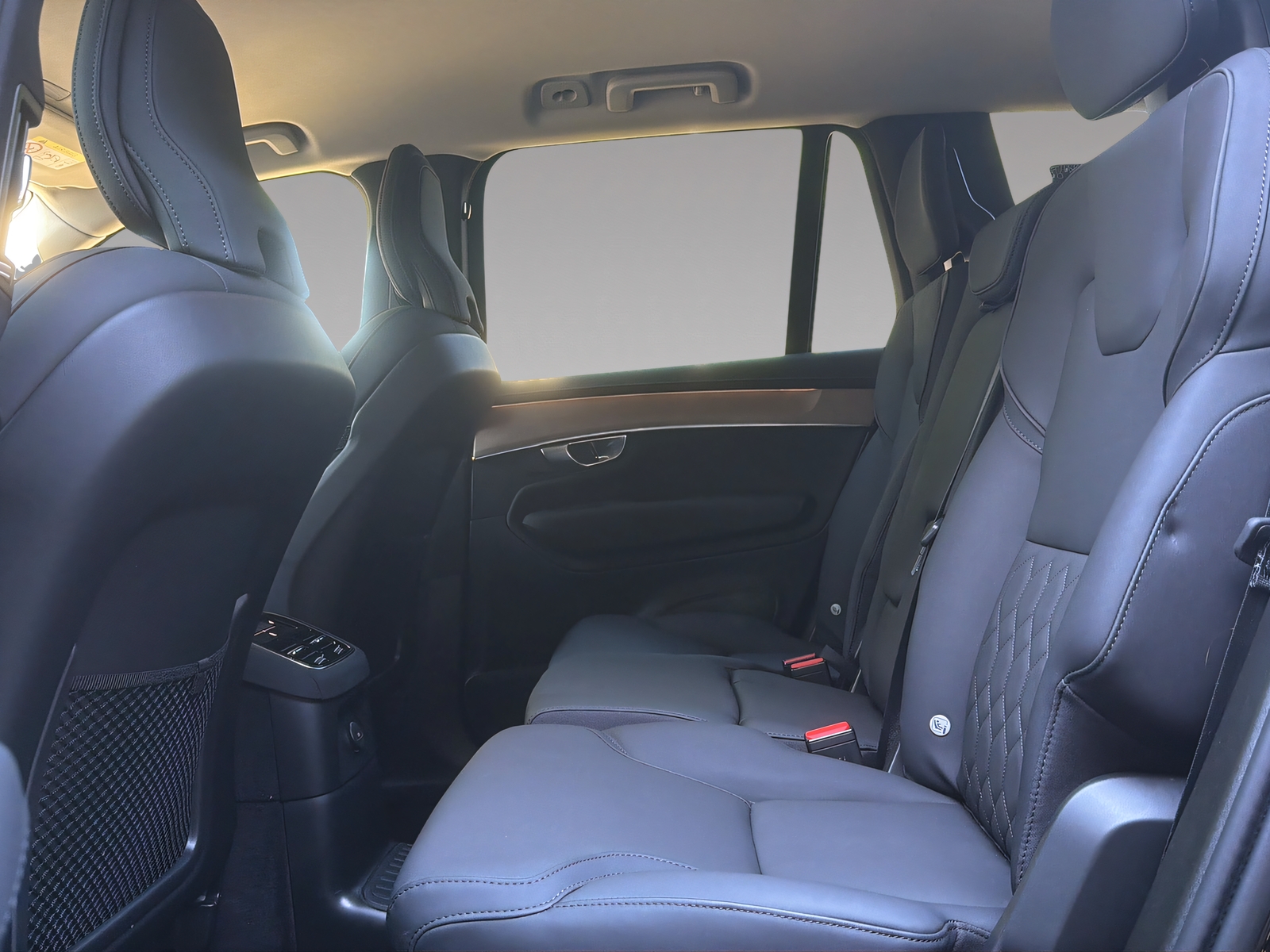 VOLVO XC90 2.0 T8 TE Plus Dark eAWD-image-6