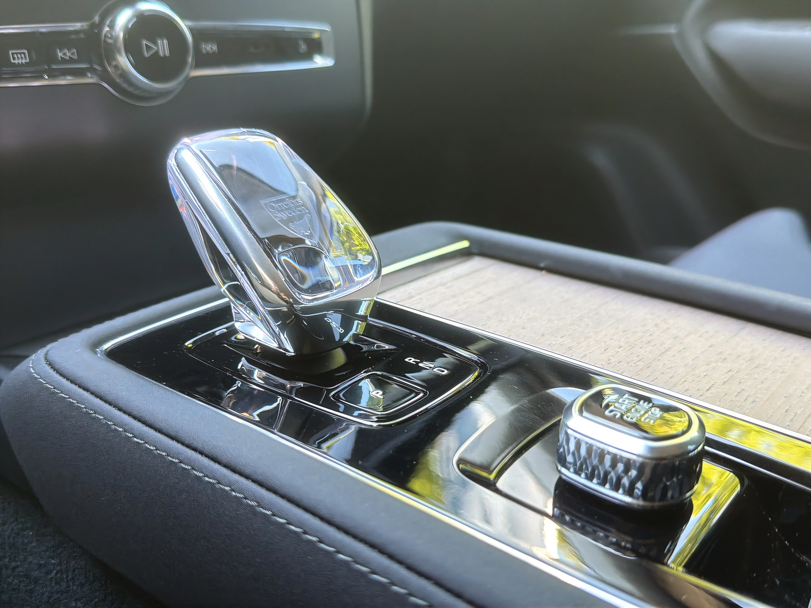 VOLVO XC90 2.0 T8 TE Plus Dark eAWD-image-18