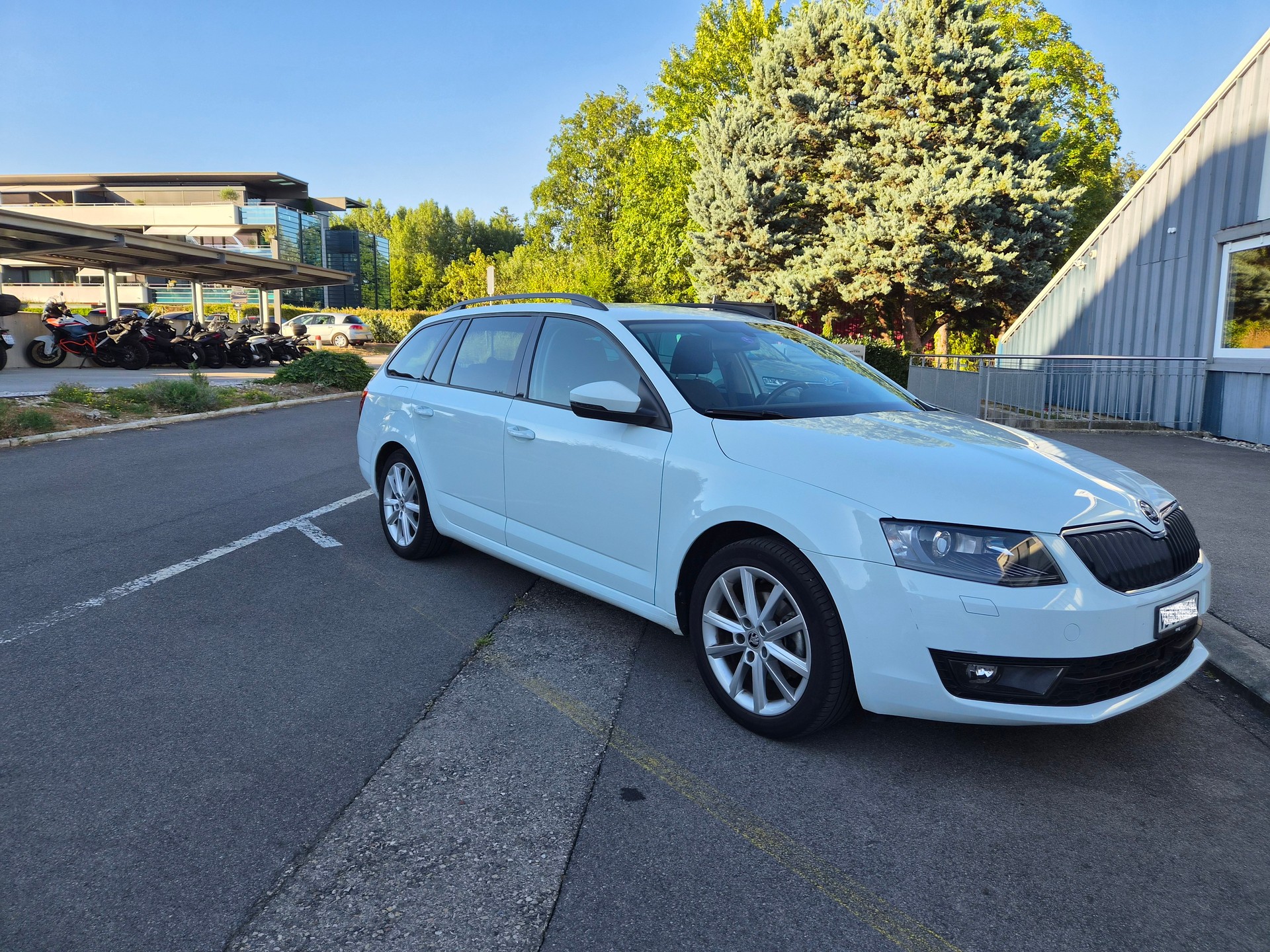 SKODA 1.4 TSI 150 Ambition-image-1