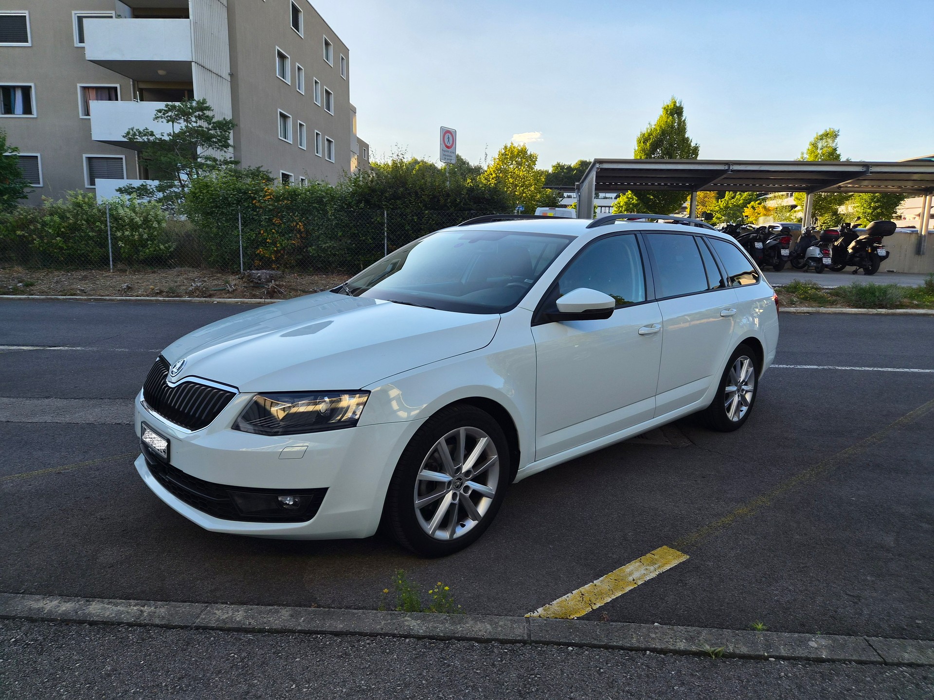SKODA 1.4 TSI 150 Ambition-image-0