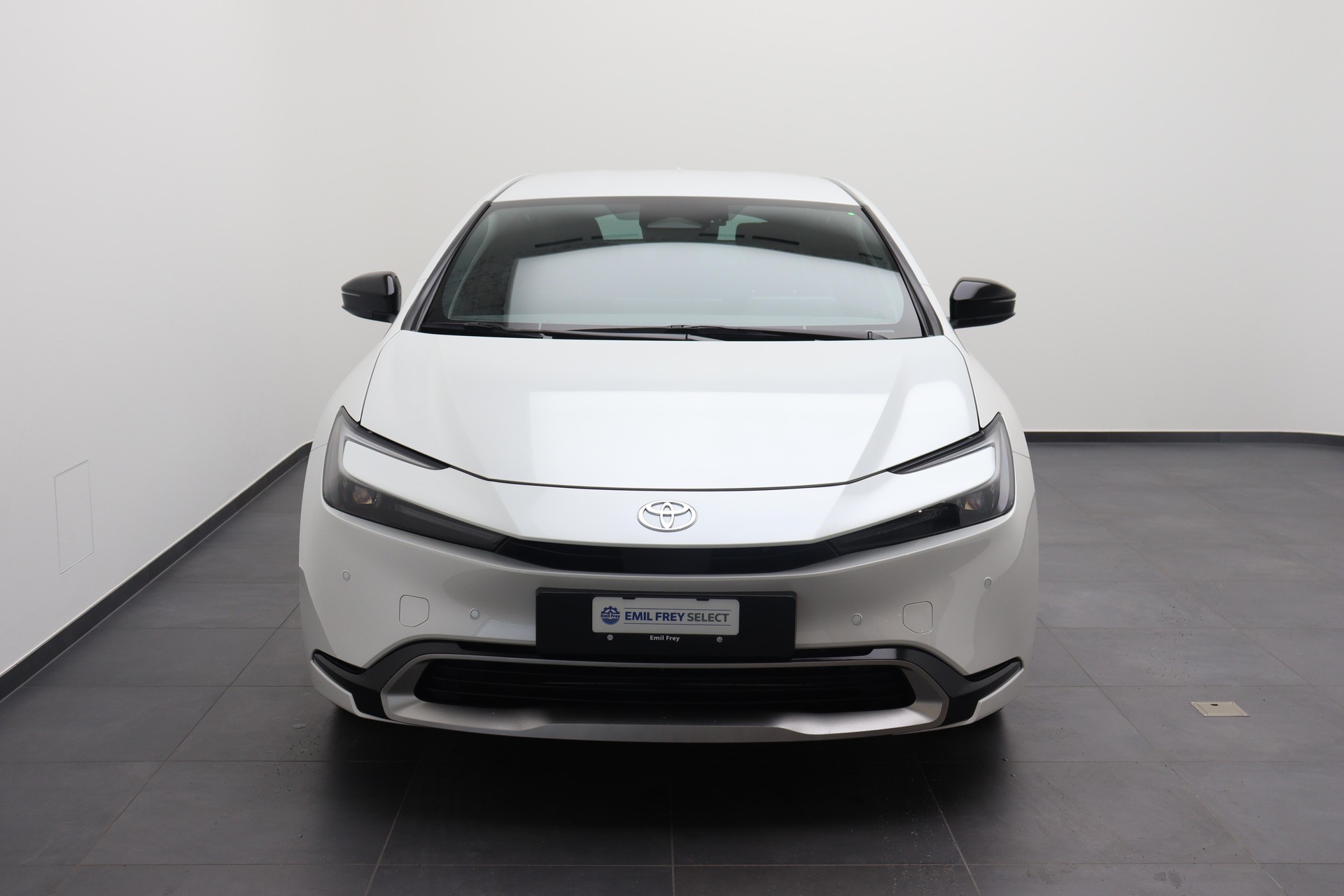 TOYOTA Prius 2.0 Plug-In-Hybrid Style-showroom-element-1