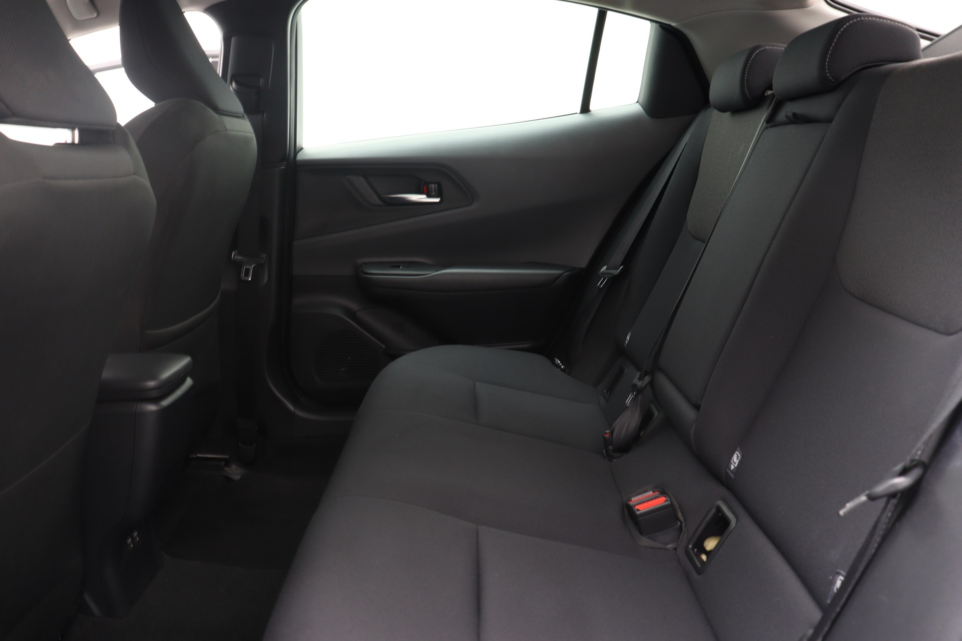 TOYOTA Prius 2.0 Plug-In-Hybrid Style-image-9