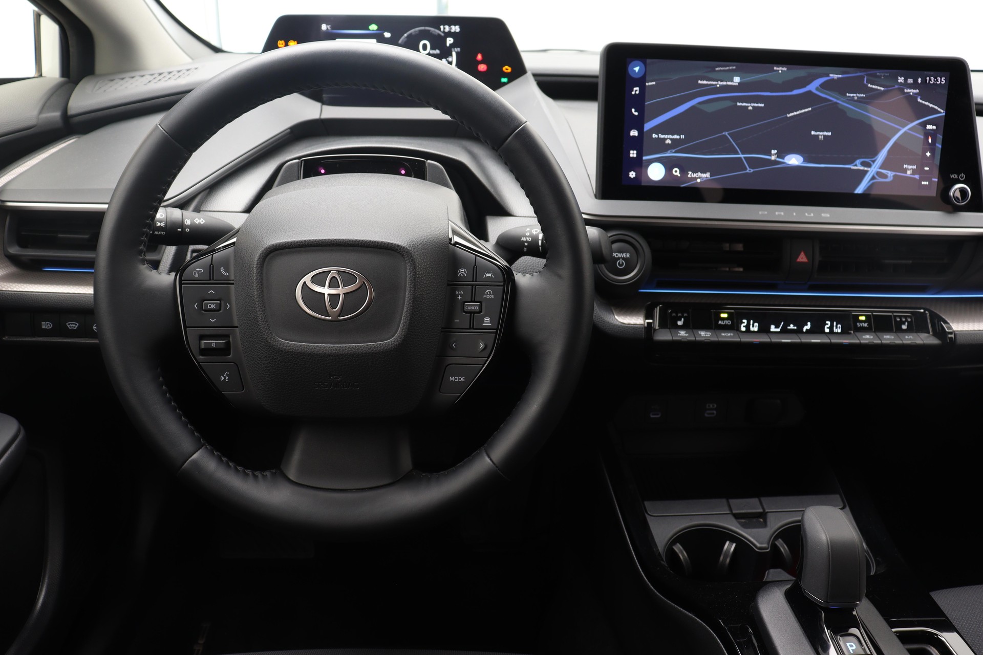 TOYOTA Prius 2.0 Plug-In-Hybrid Style-image-8