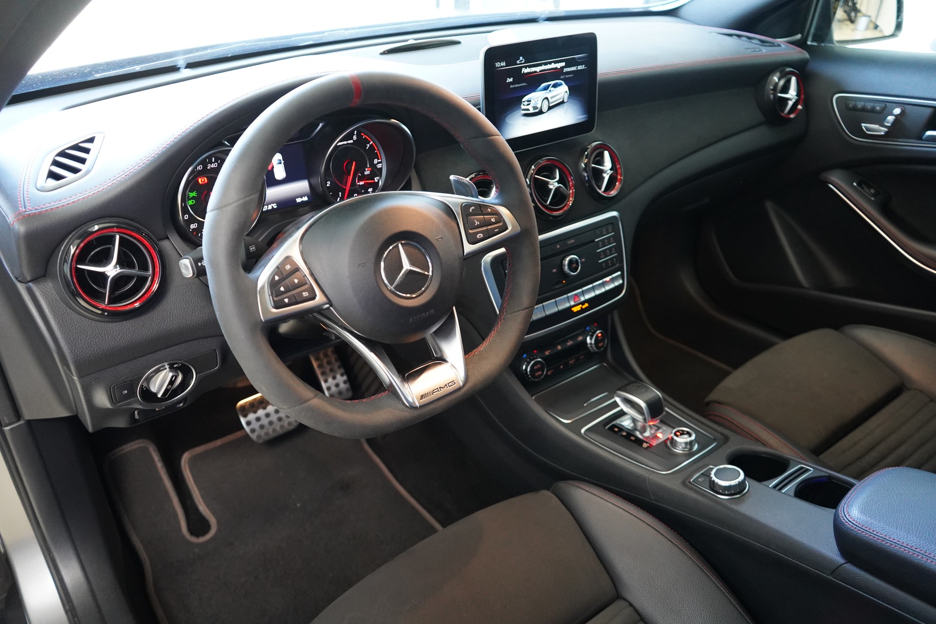 MERCEDES-BENZ GLA 45 AMG 4Matic 7G-DCT-image-16
