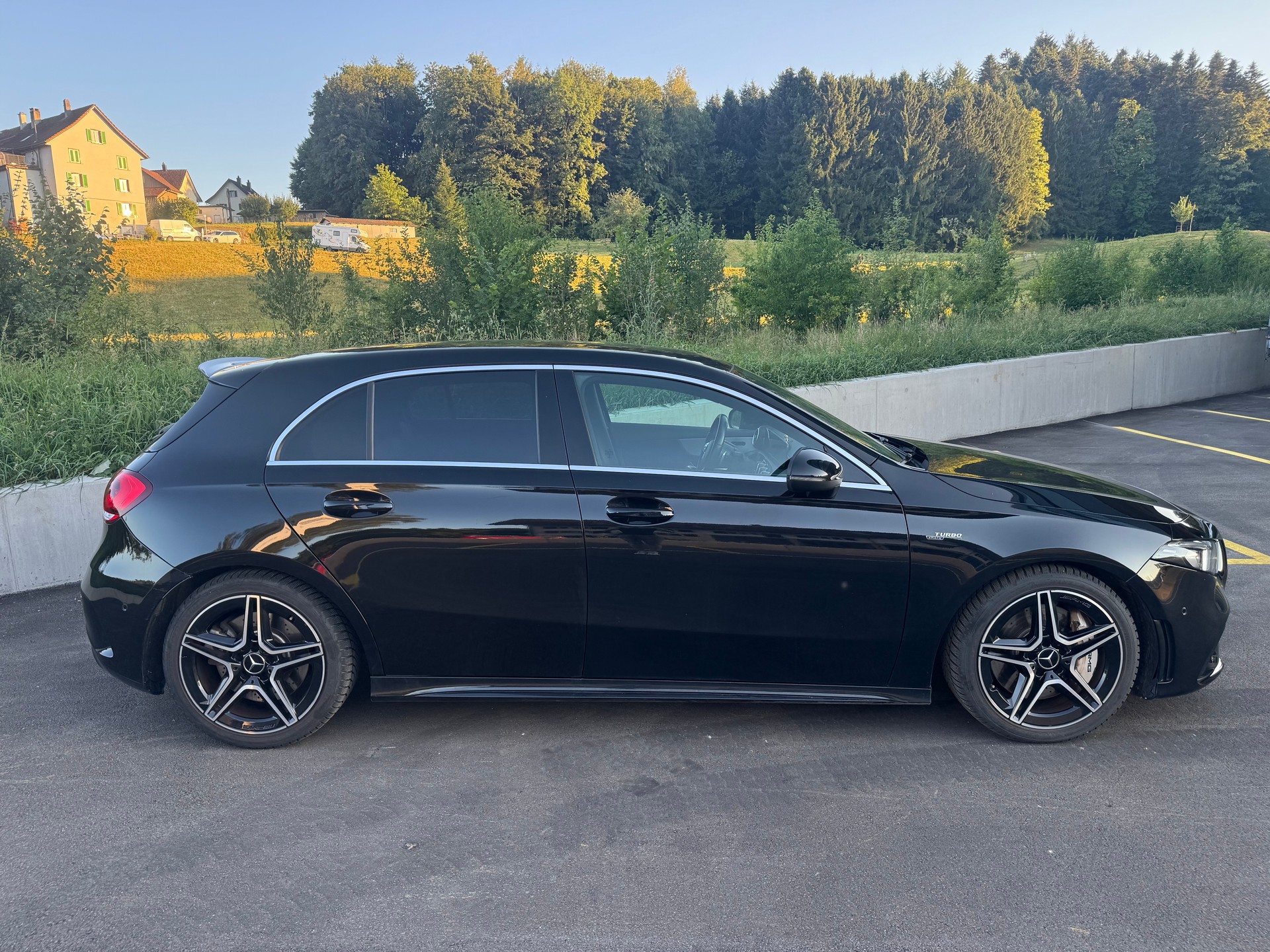 MERCEDES-BENZ A35 AMG 4M-image-3