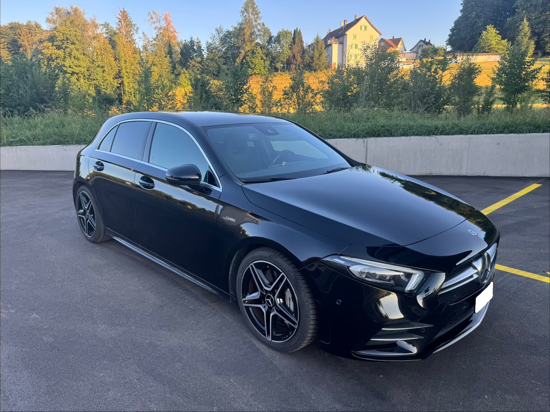 MERCEDES-BENZ A35 AMG 4M-image-1