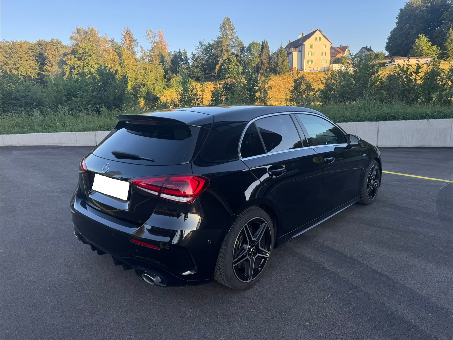 MERCEDES-BENZ A35 AMG 4M-image-2