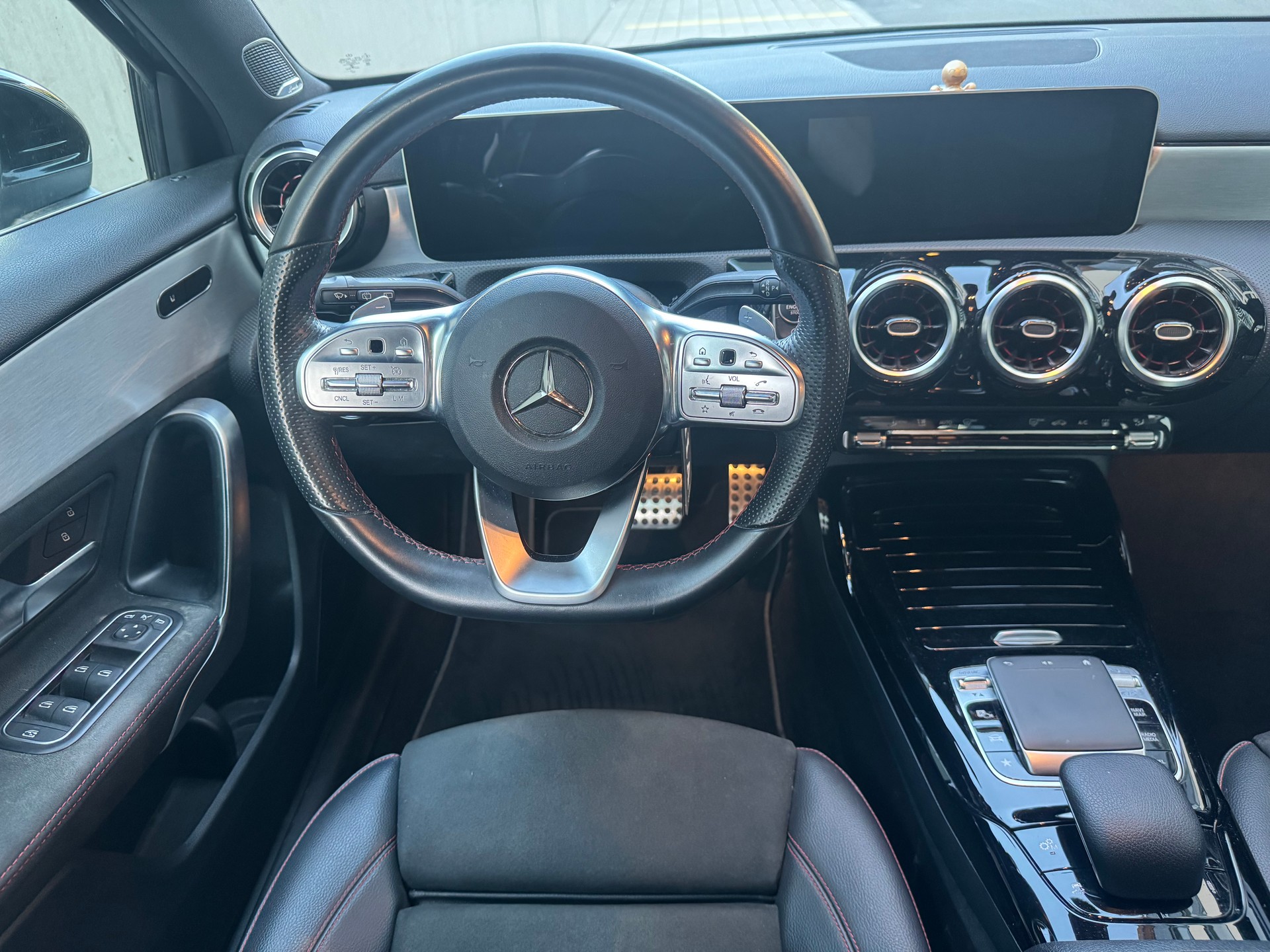 MERCEDES-BENZ A35 AMG 4M-image-4