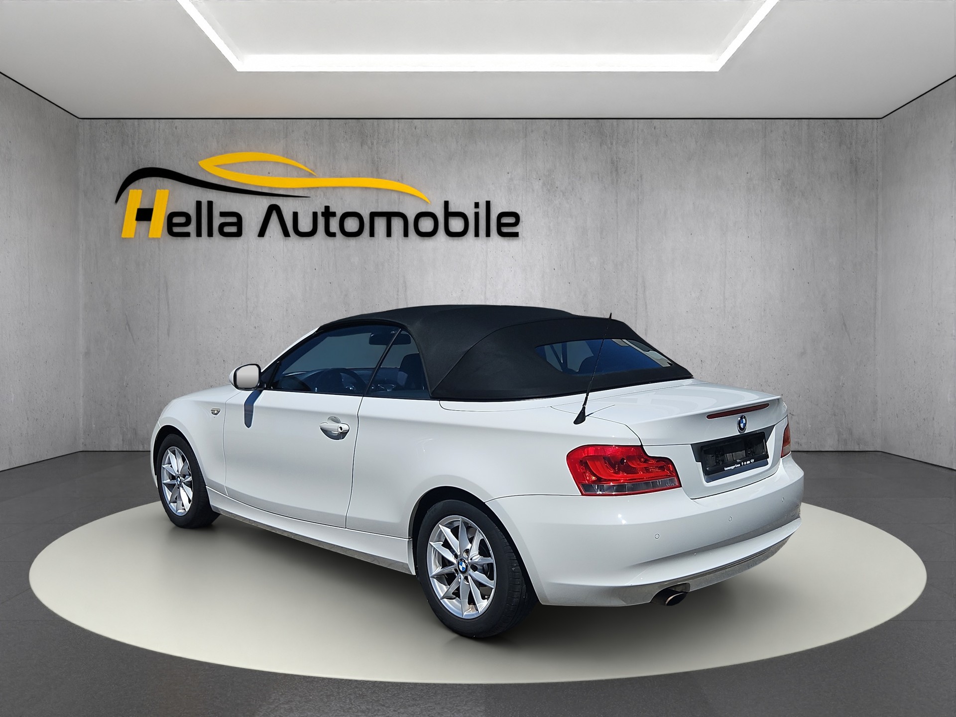 BMW 118i Cabrio-image-4