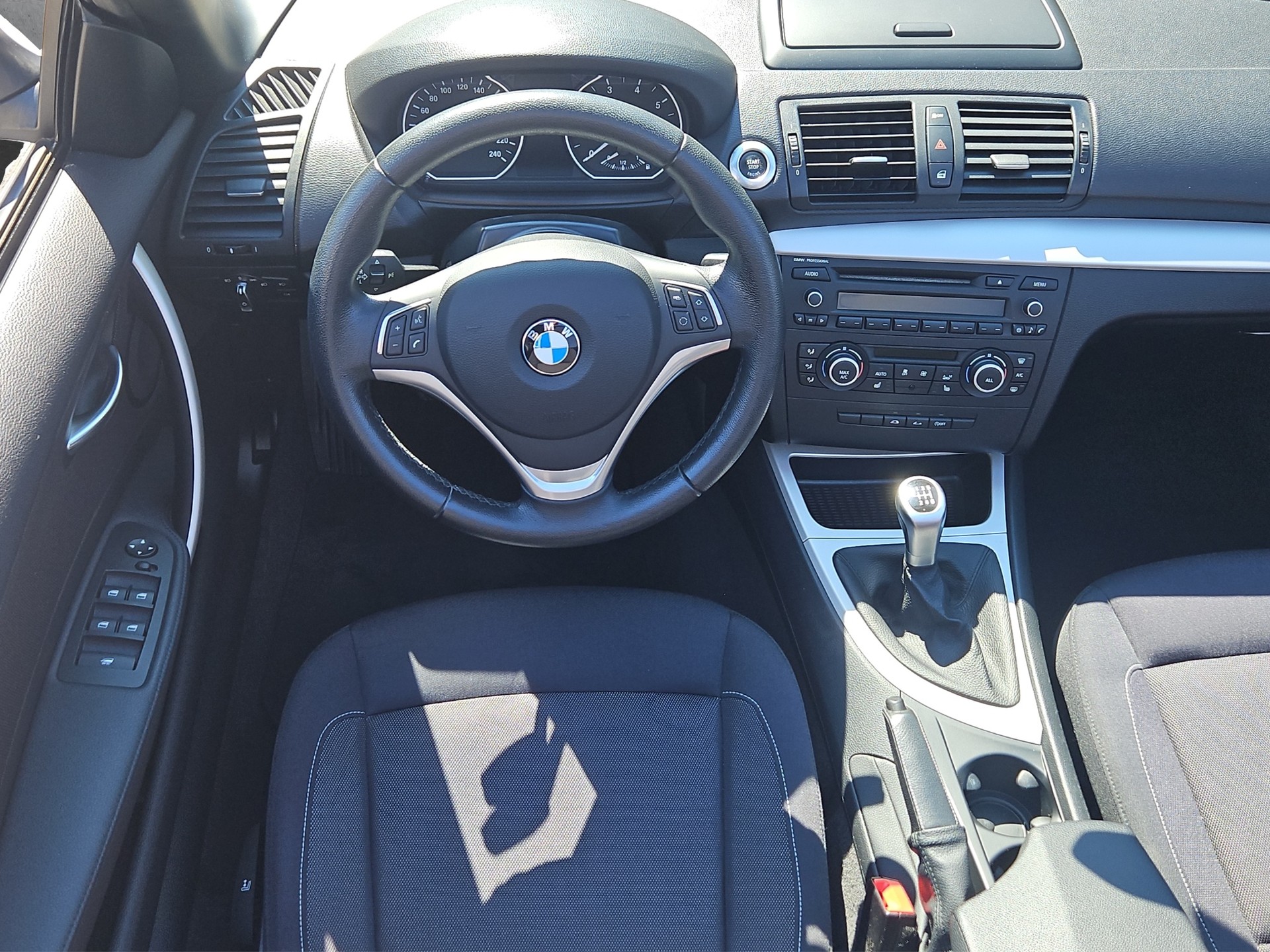 BMW 118i Cabrio-image-9