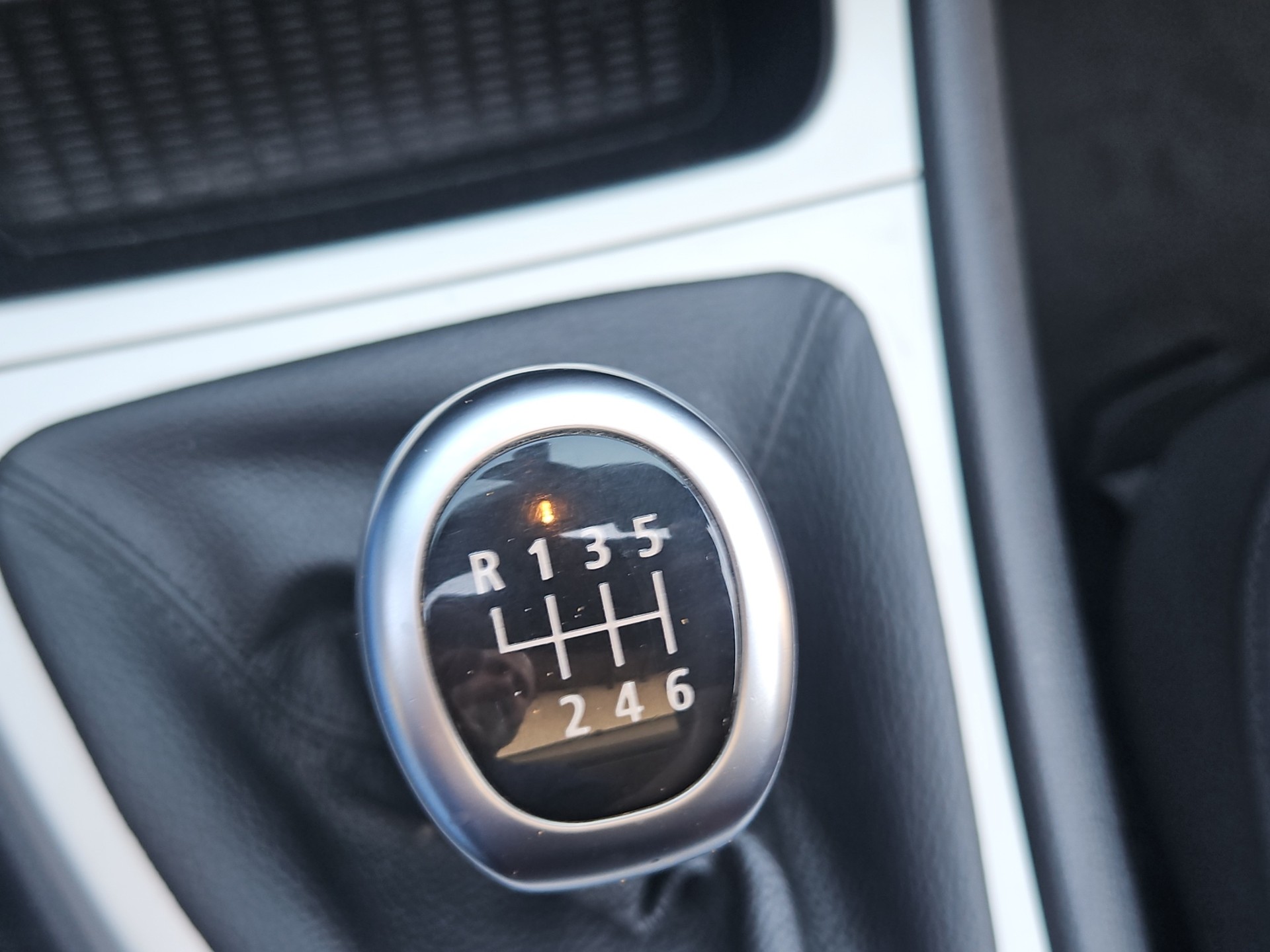 BMW 118i Cabrio-image-15