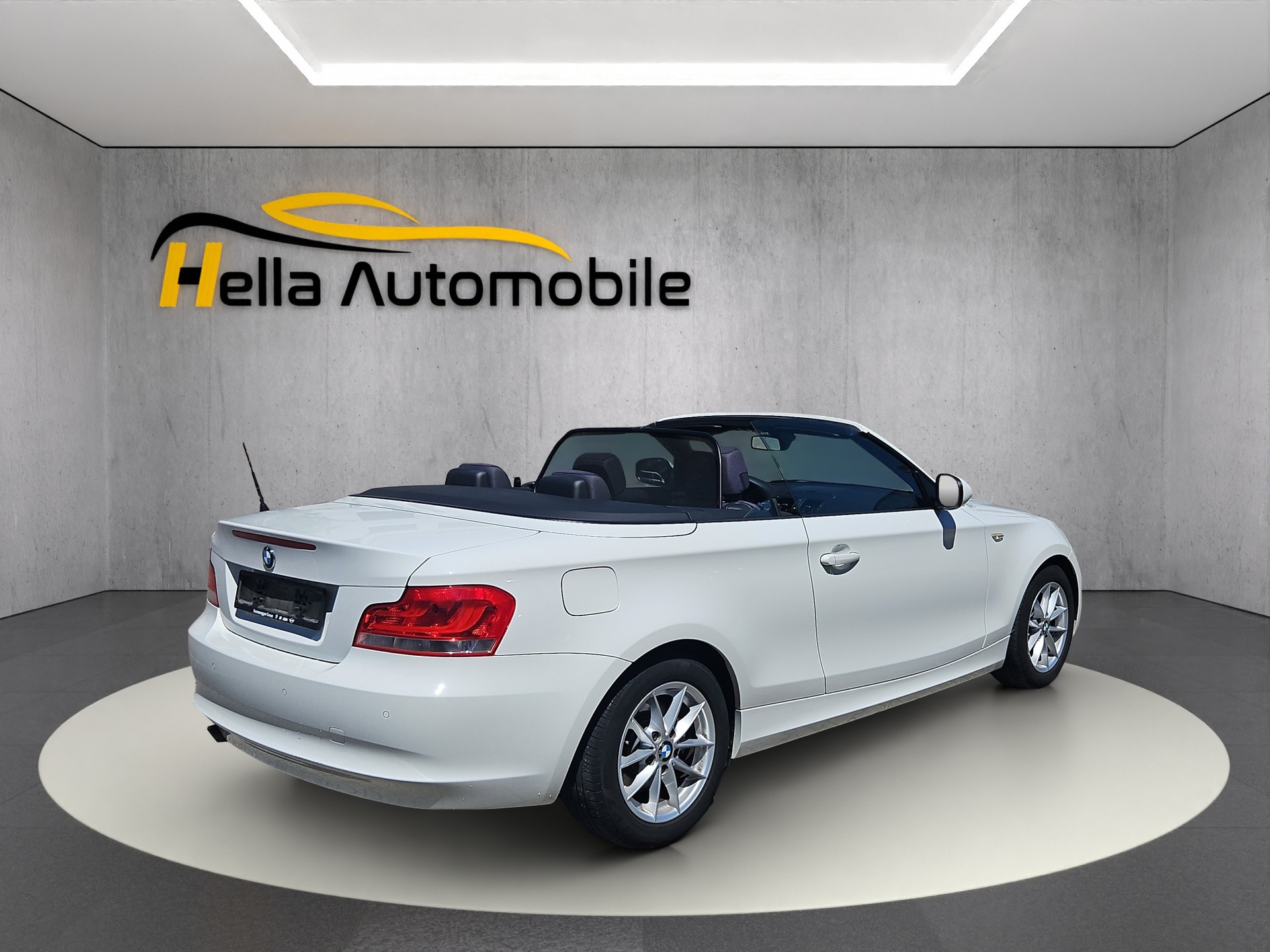 BMW 118i Cabrio-image-2