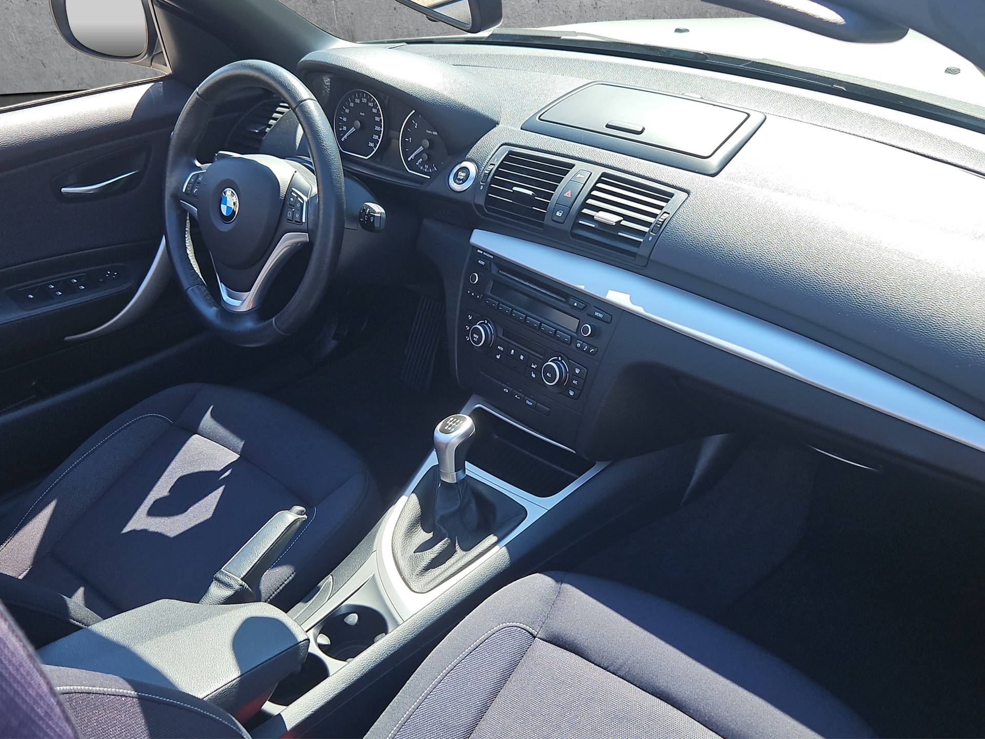 BMW 118i Cabrio-image-8