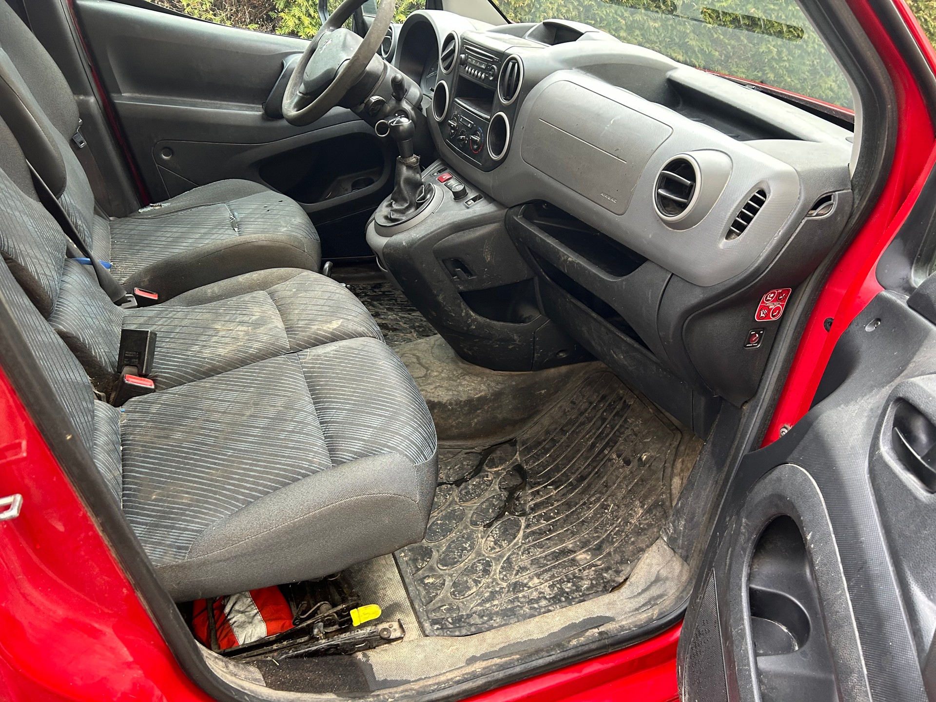 PEUGEOT Partner 1.6 HDI Urban-image-11