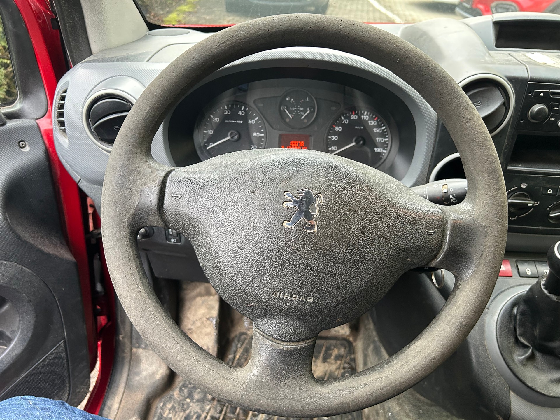 PEUGEOT Partner 1.6 HDI Urban-image-13