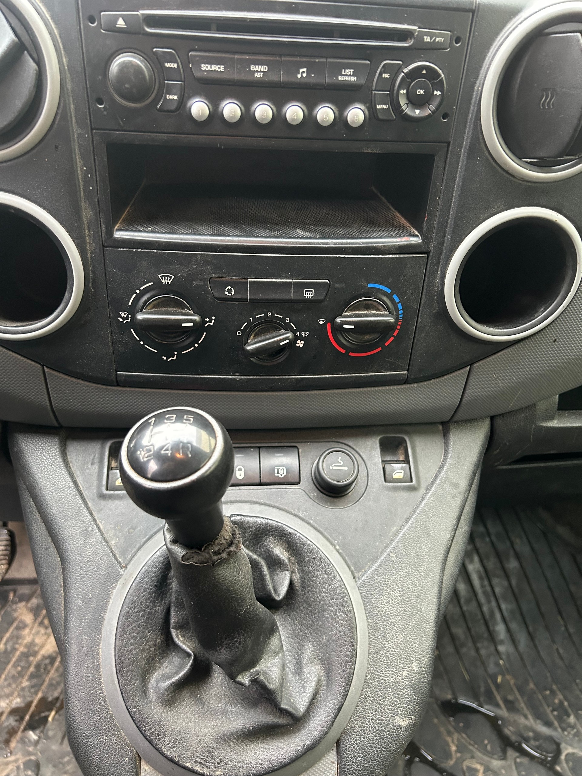PEUGEOT Partner 1.6 HDI Urban-image-14