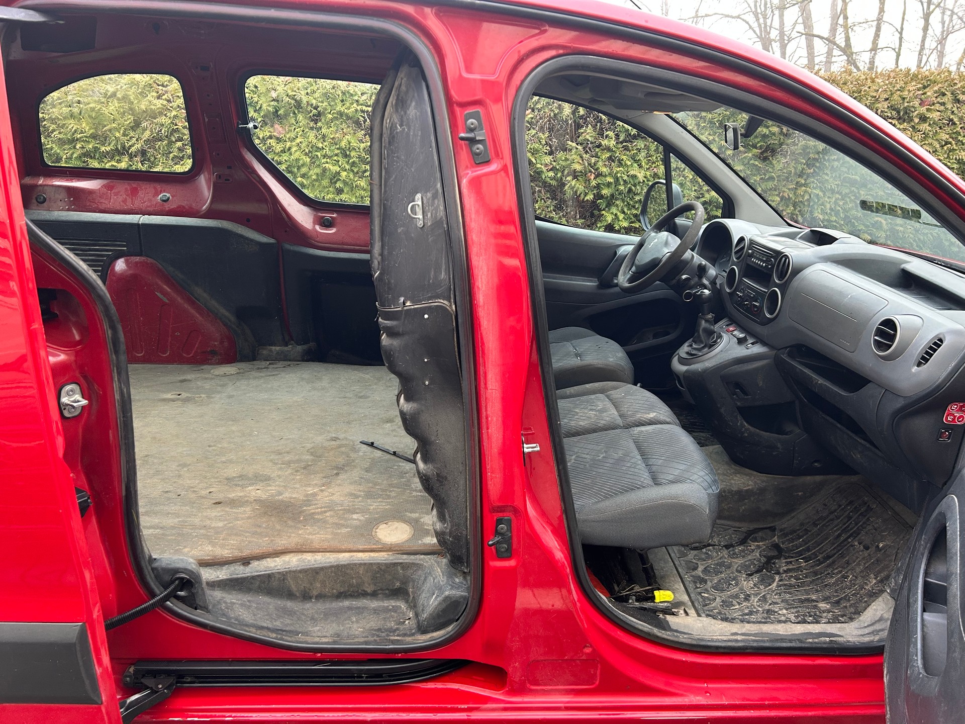 PEUGEOT Partner 1.6 HDI Urban-image-9