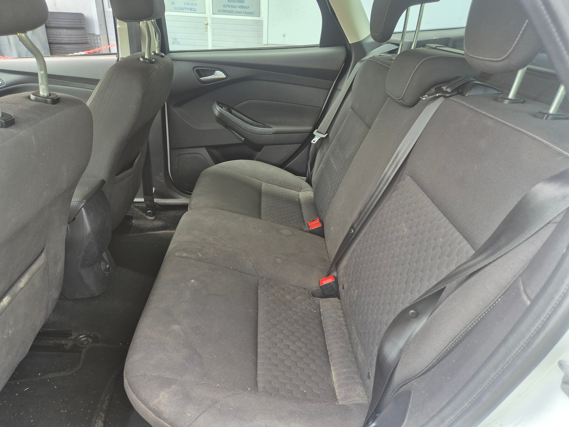 FORD Focus 1.0 SCTi Titanium-image-10
